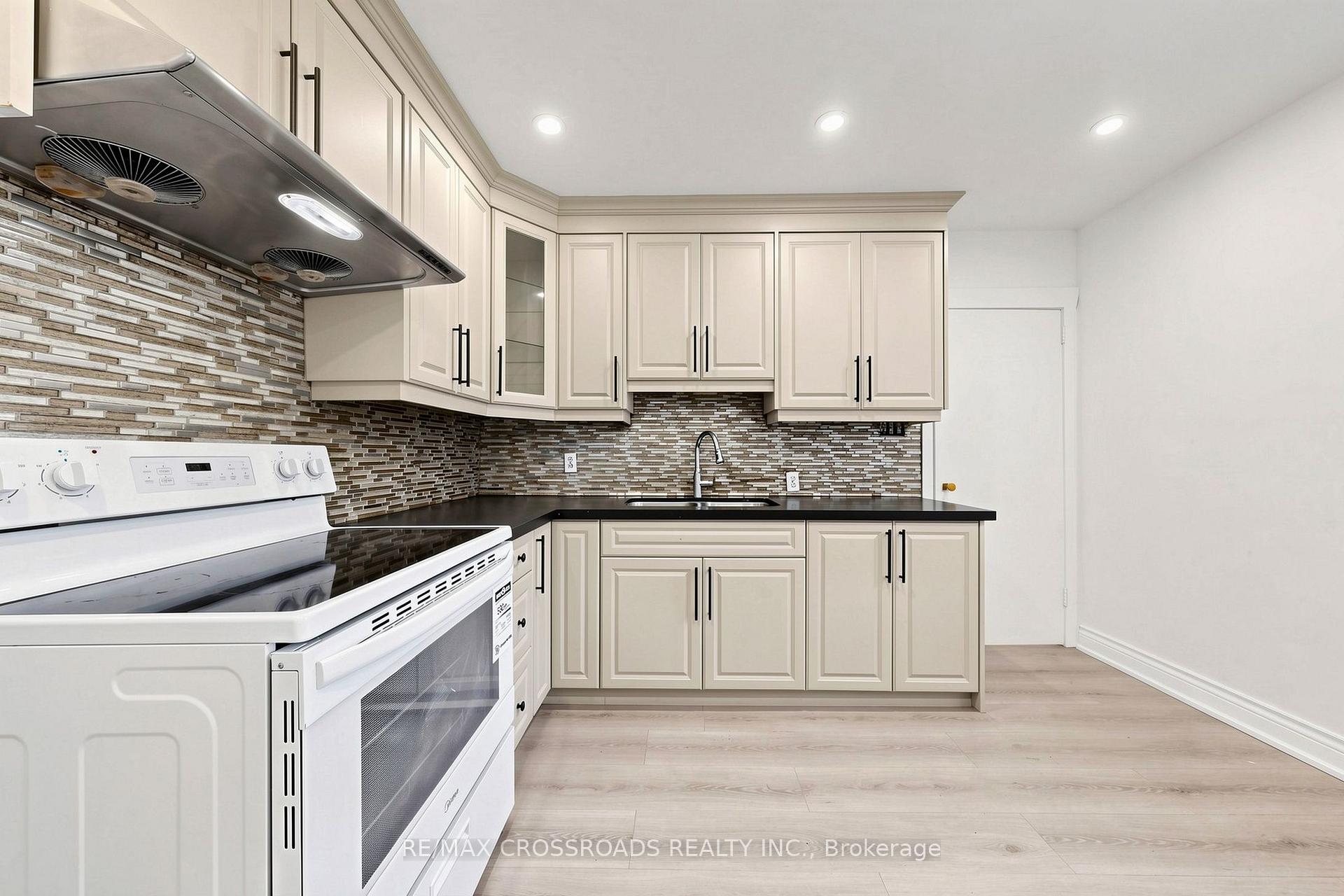 Photo 15 of 1496 Simcoe Street N, Oshawa, Samac — HOMEH