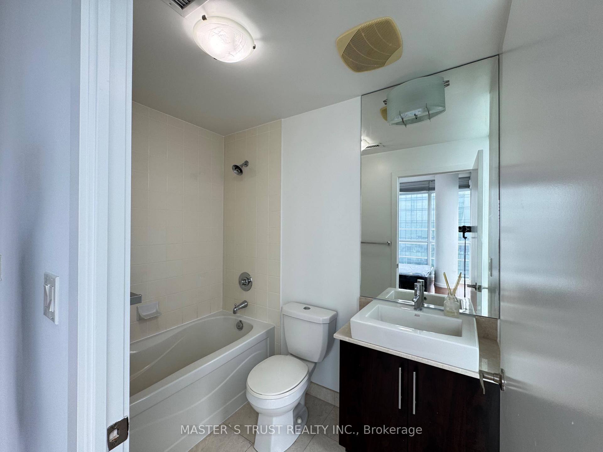 Photo 18 of Unit 4502, 65 Bremner Boulevard, Toronto, Waterfront Communities — HOMEH