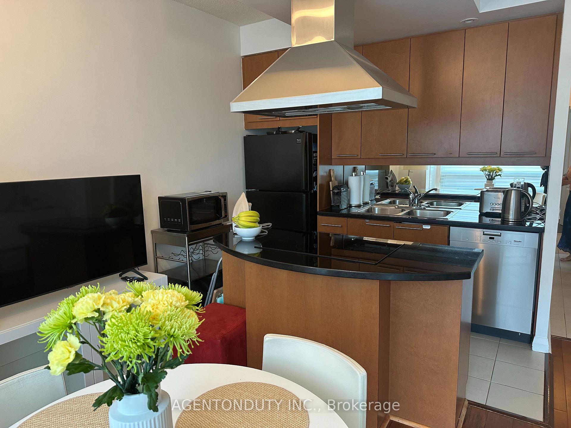 Photo 3 of Unit 1109, 1121 Bay Street, Toronto, Bay Street Corridor — HOMEH