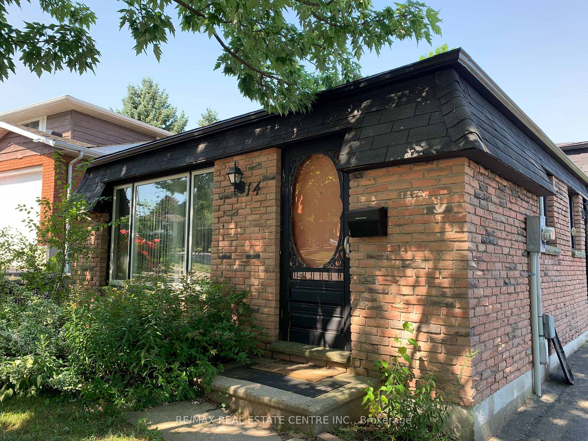 Photo 2 of 14 Sandsprings Crescent, Kitchener, Country Hills — HOMEH