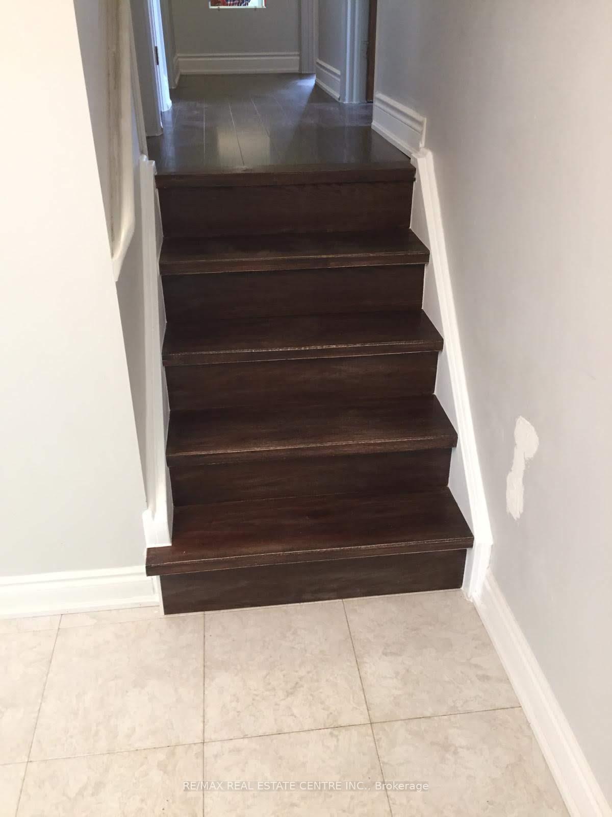Photo 4 of 14 Sandsprings Crescent, Kitchener, Country Hills — HOMEH