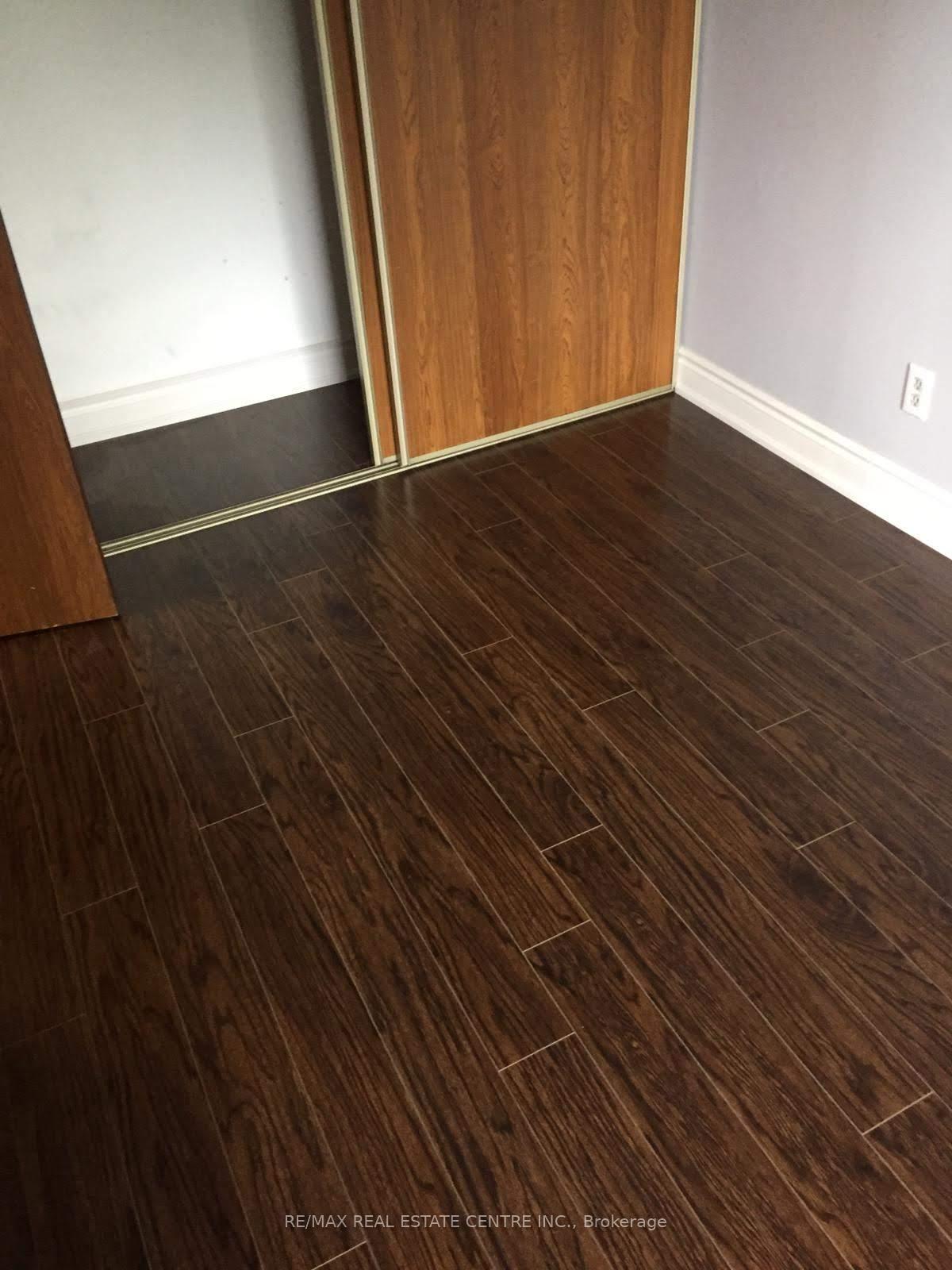 Photo 5 of 14 Sandsprings Crescent, Kitchener, Country Hills — HOMEH