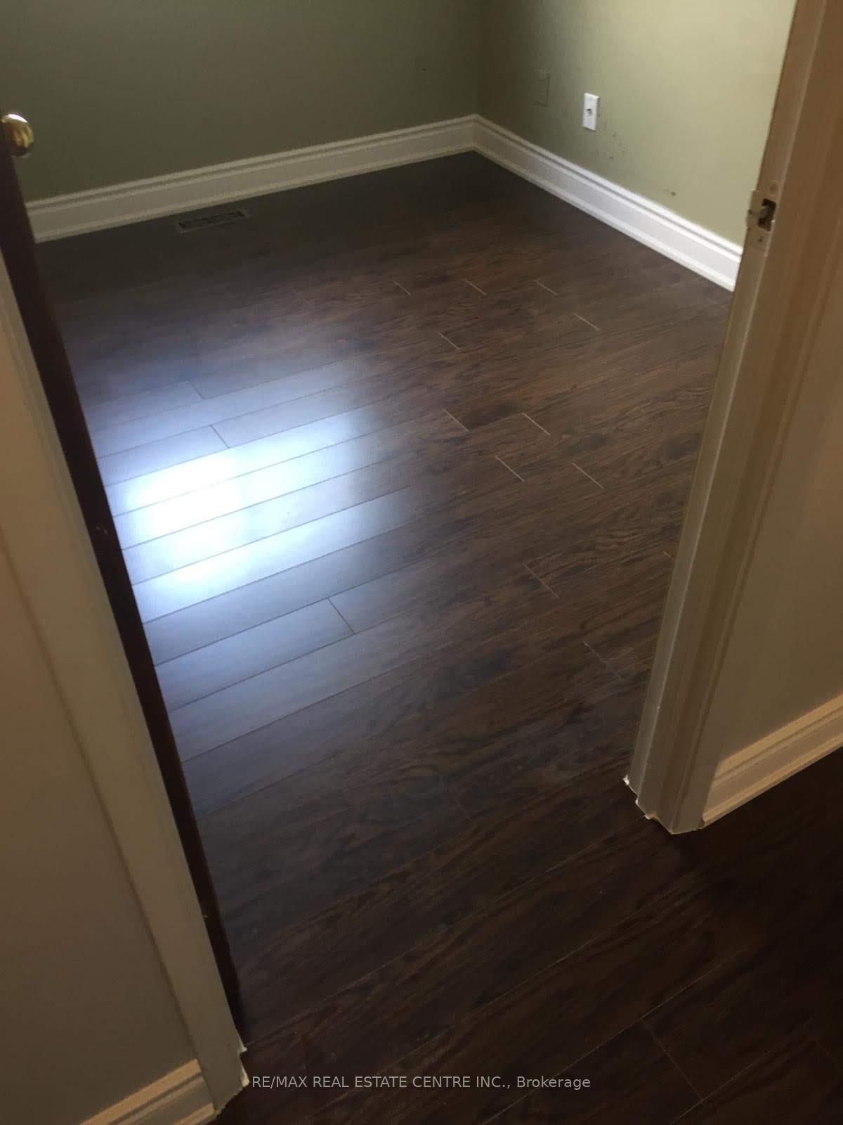 Photo 9 of 14 Sandsprings Crescent, Kitchener, Country Hills — HOMEH