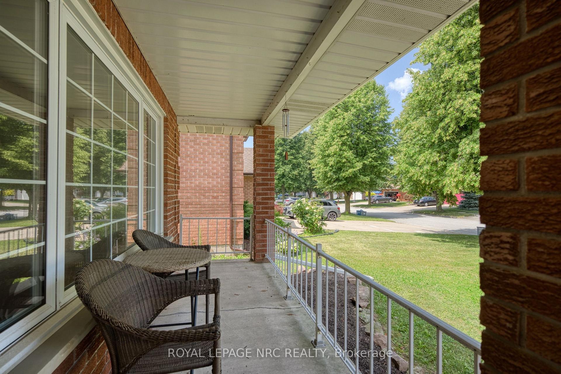Photo 4 of 7030 Harovics Lane, Niagara Falls, Arad/Fallsview — HOMEH