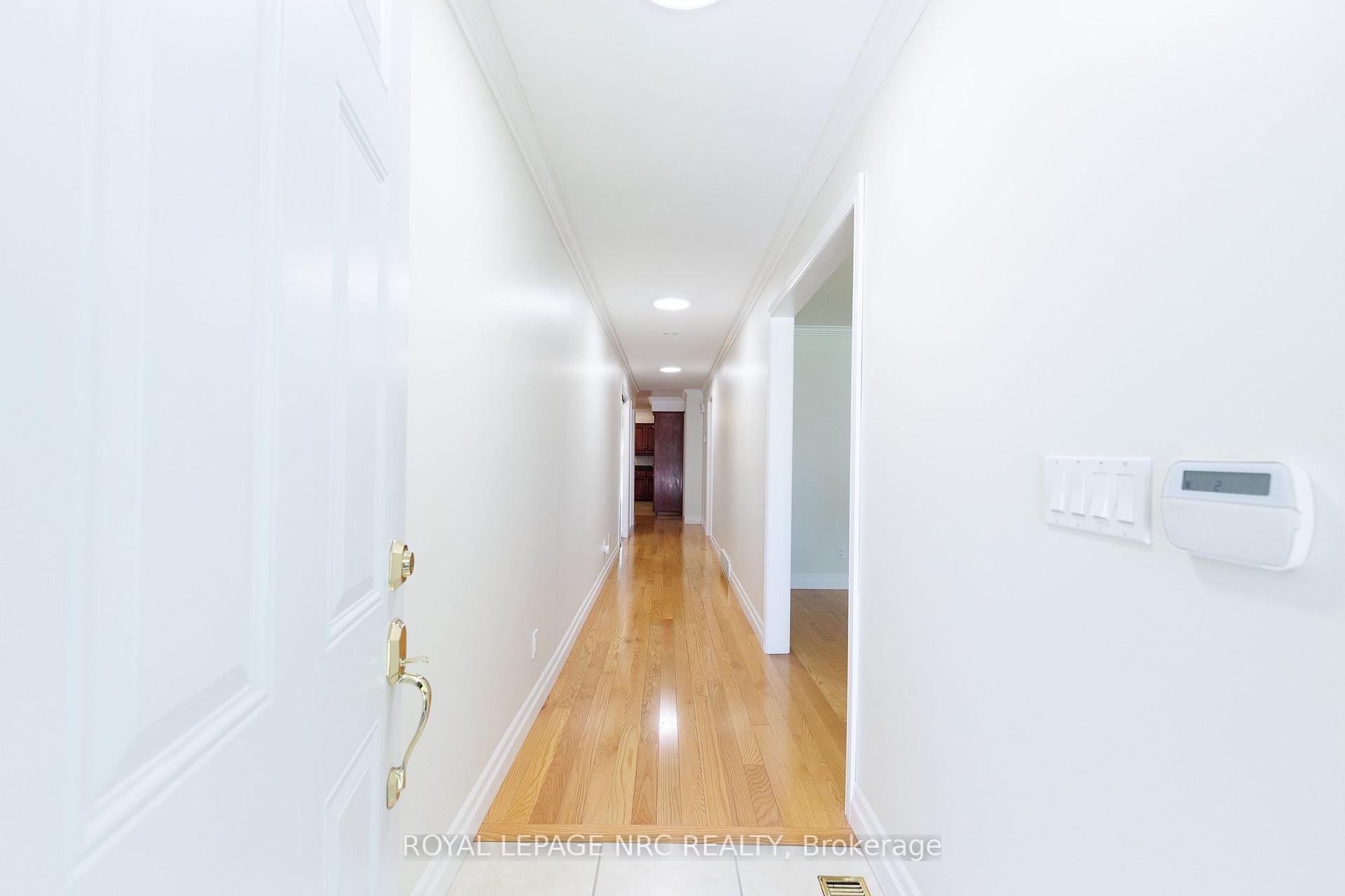 Photo 9 of 7030 Harovics Lane, Niagara Falls, Arad/Fallsview — HOMEH