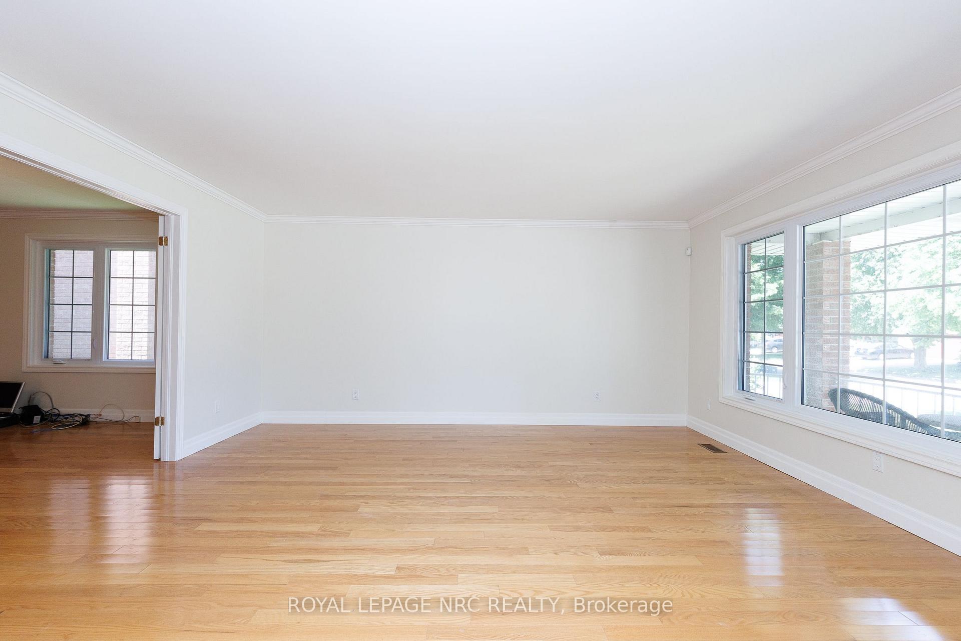 Photo 10 of 7030 Harovics Lane, Niagara Falls, Arad/Fallsview — HOMEH