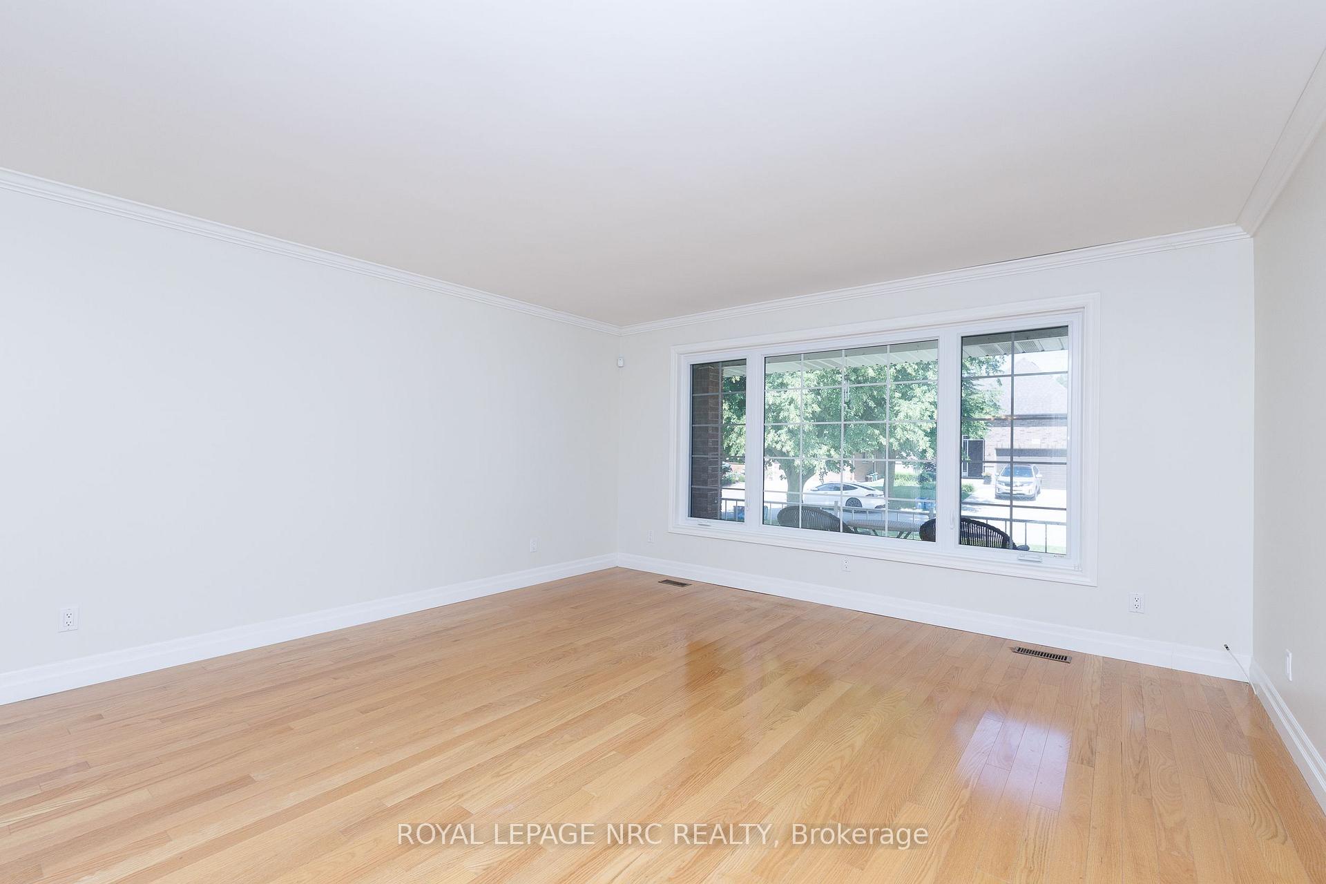 Photo 11 of 7030 Harovics Lane, Niagara Falls, Arad/Fallsview — HOMEH