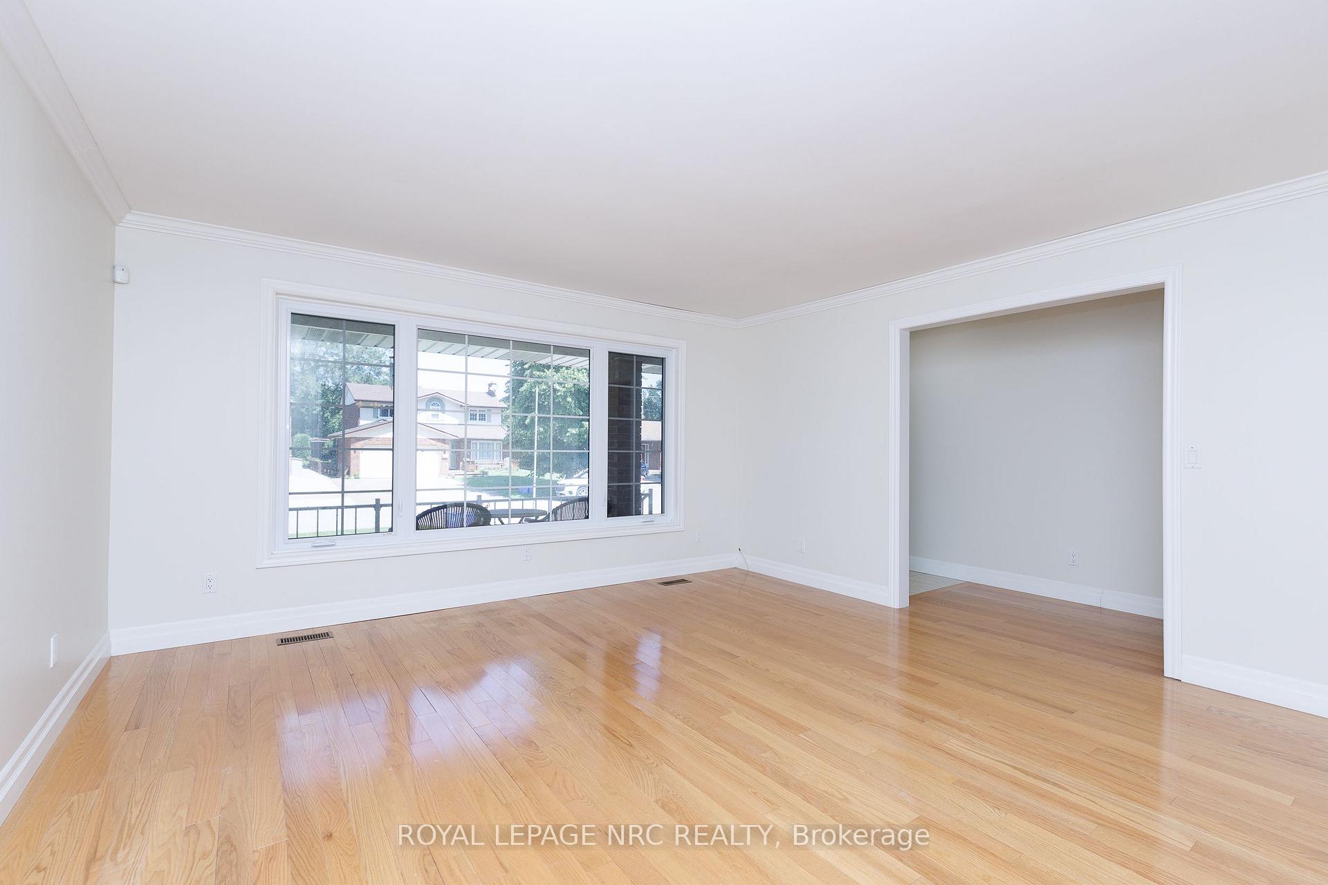 Photo 13 of 7030 Harovics Lane, Niagara Falls, Arad/Fallsview — HOMEH