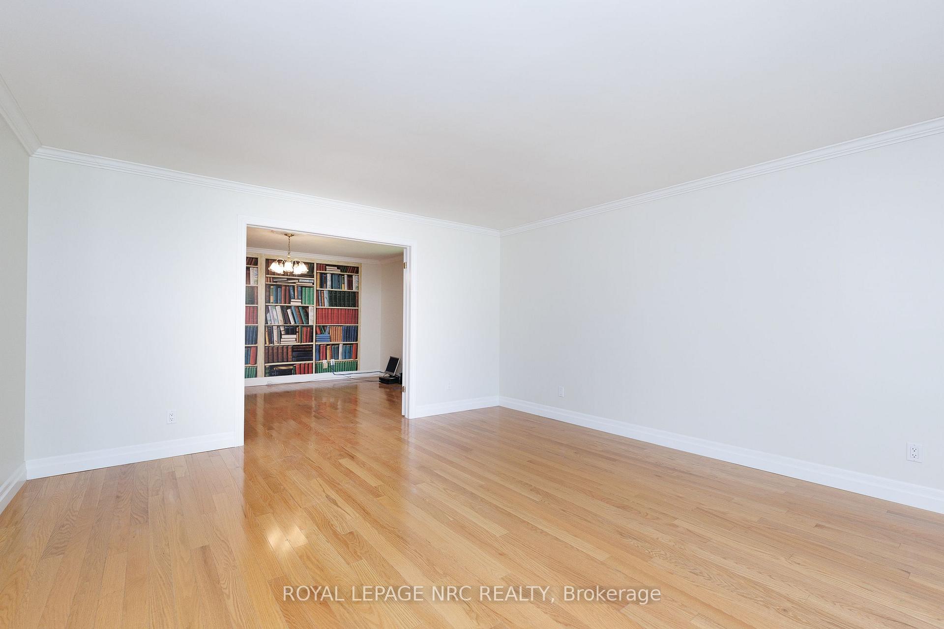 Photo 14 of 7030 Harovics Lane, Niagara Falls, Arad/Fallsview — HOMEH