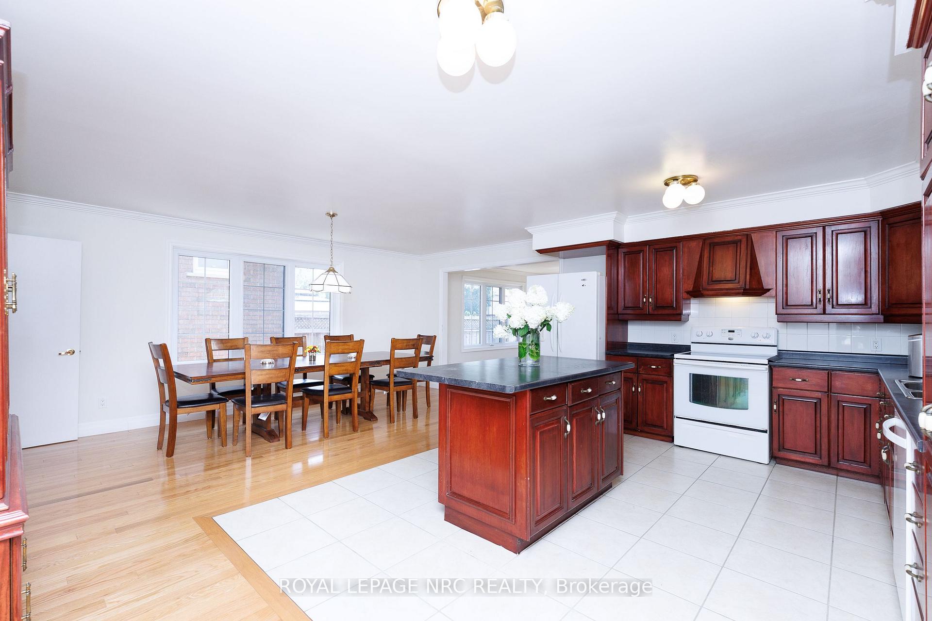 Photo 18 of 7030 Harovics Lane, Niagara Falls, Arad/Fallsview — HOMEH