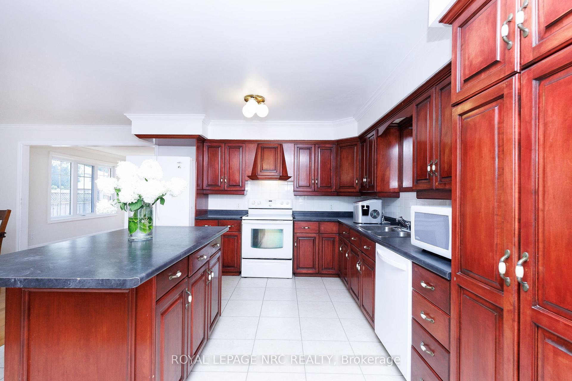 Photo 19 of 7030 Harovics Lane, Niagara Falls, Arad/Fallsview — HOMEH