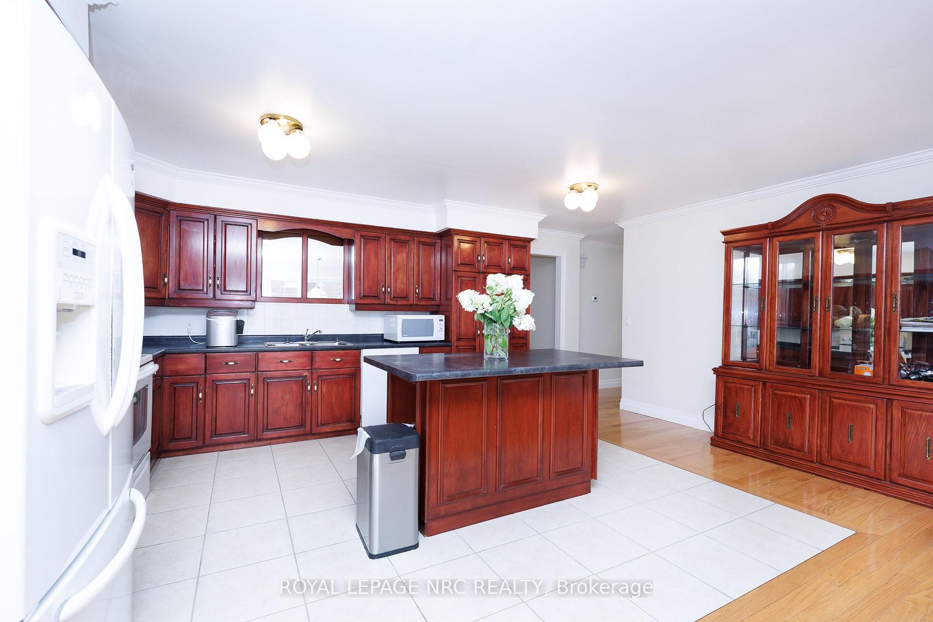 Photo 22 of 7030 Harovics Lane, Niagara Falls, Arad/Fallsview — HOMEH