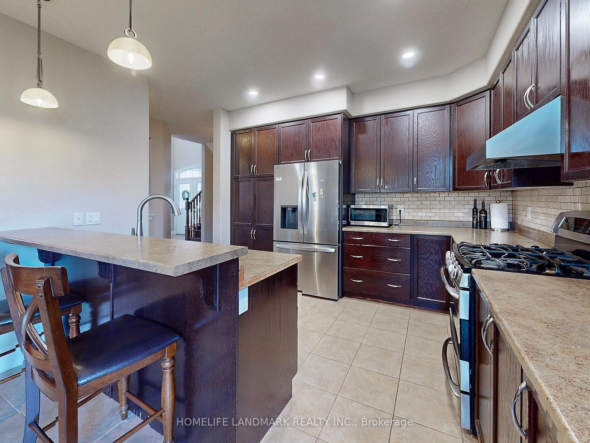 Photo 10 of 73 Graihawk Drive, Barrie, Ardagh — HOMEH