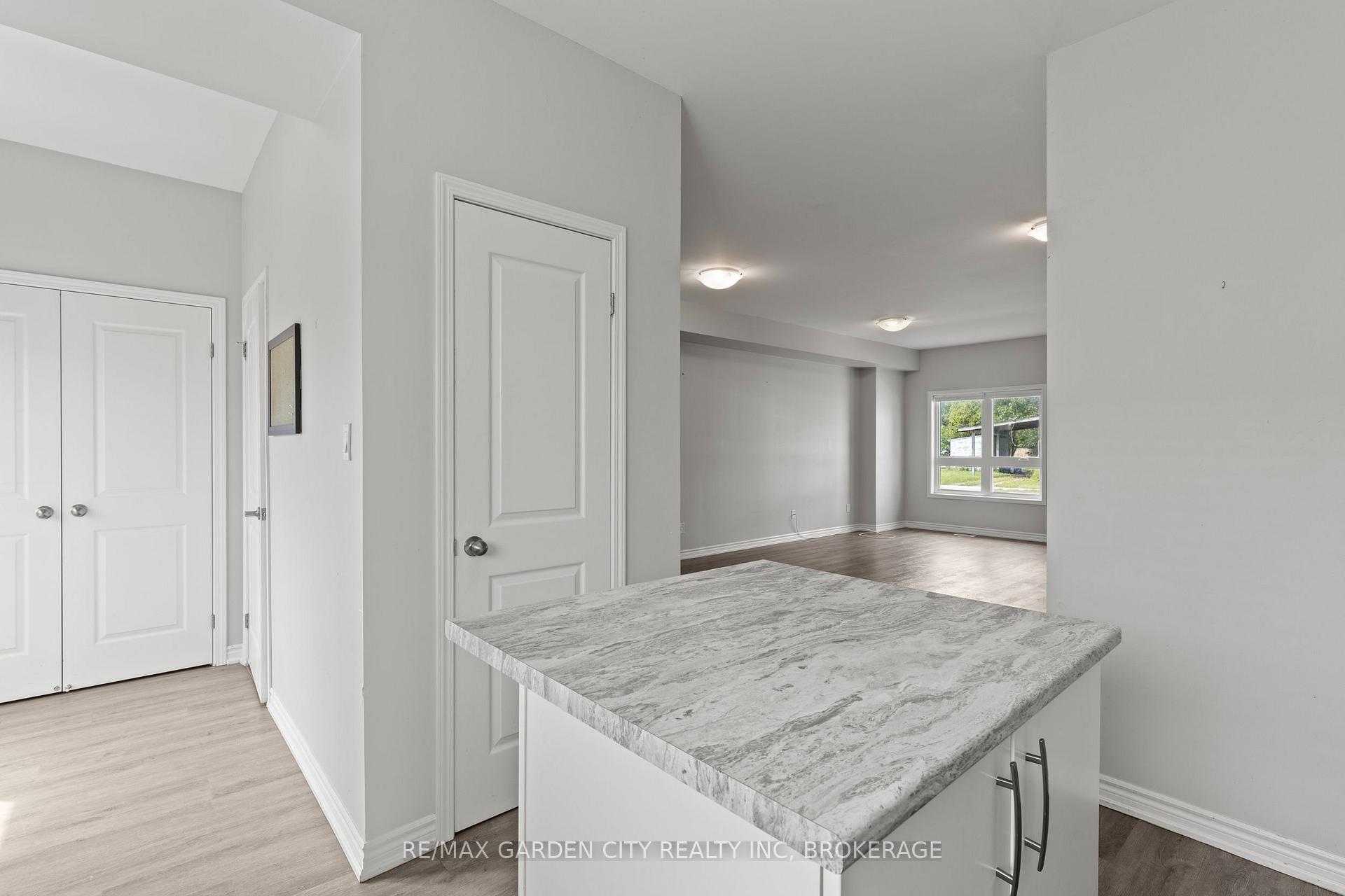 Photo 13 of Unit 8, 182 Broadway Lane, Welland, Broadway — HOMEH