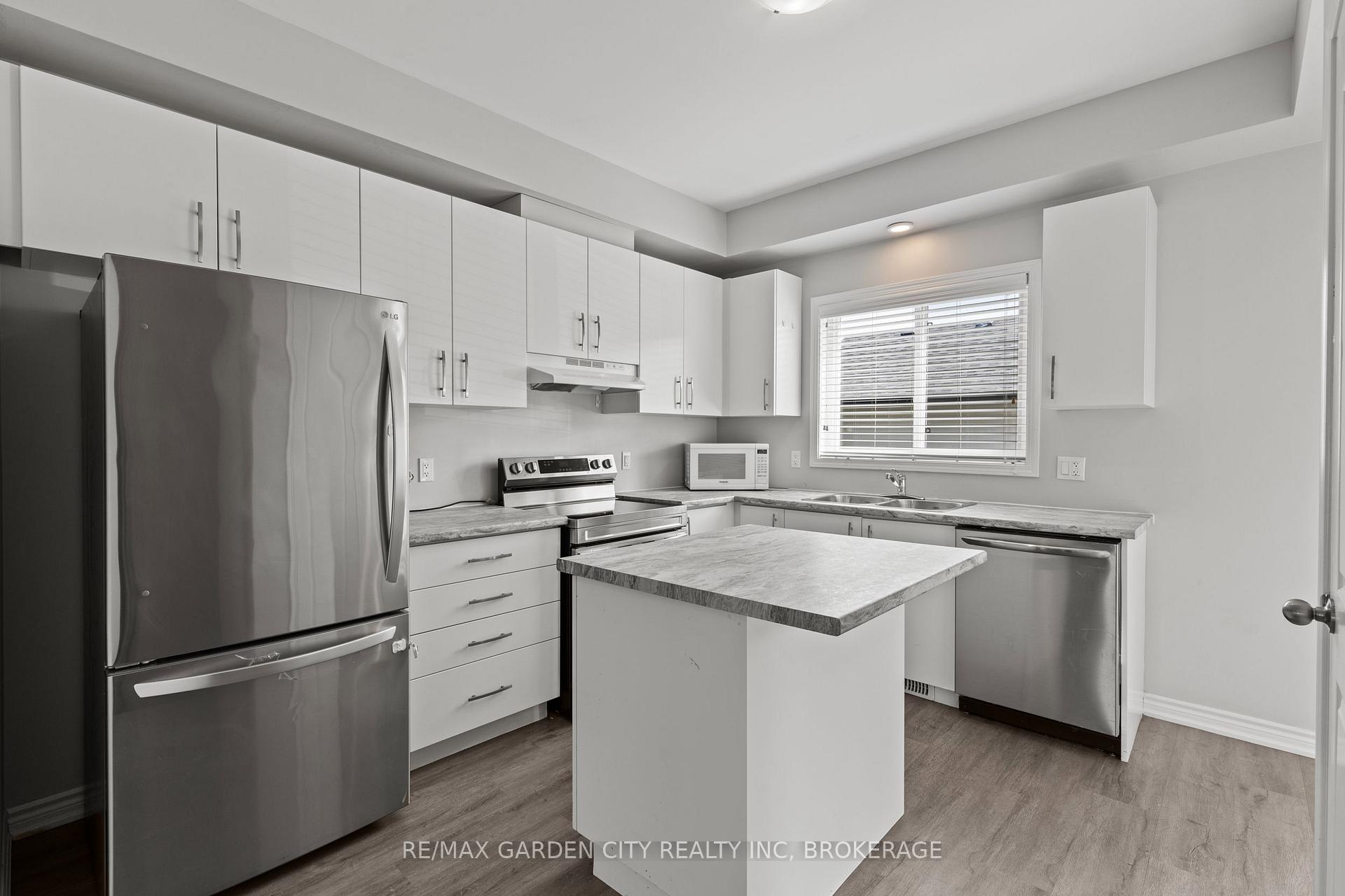 Photo 12 of Unit 8, 182 Broadway Lane, Welland, Broadway — HOMEH