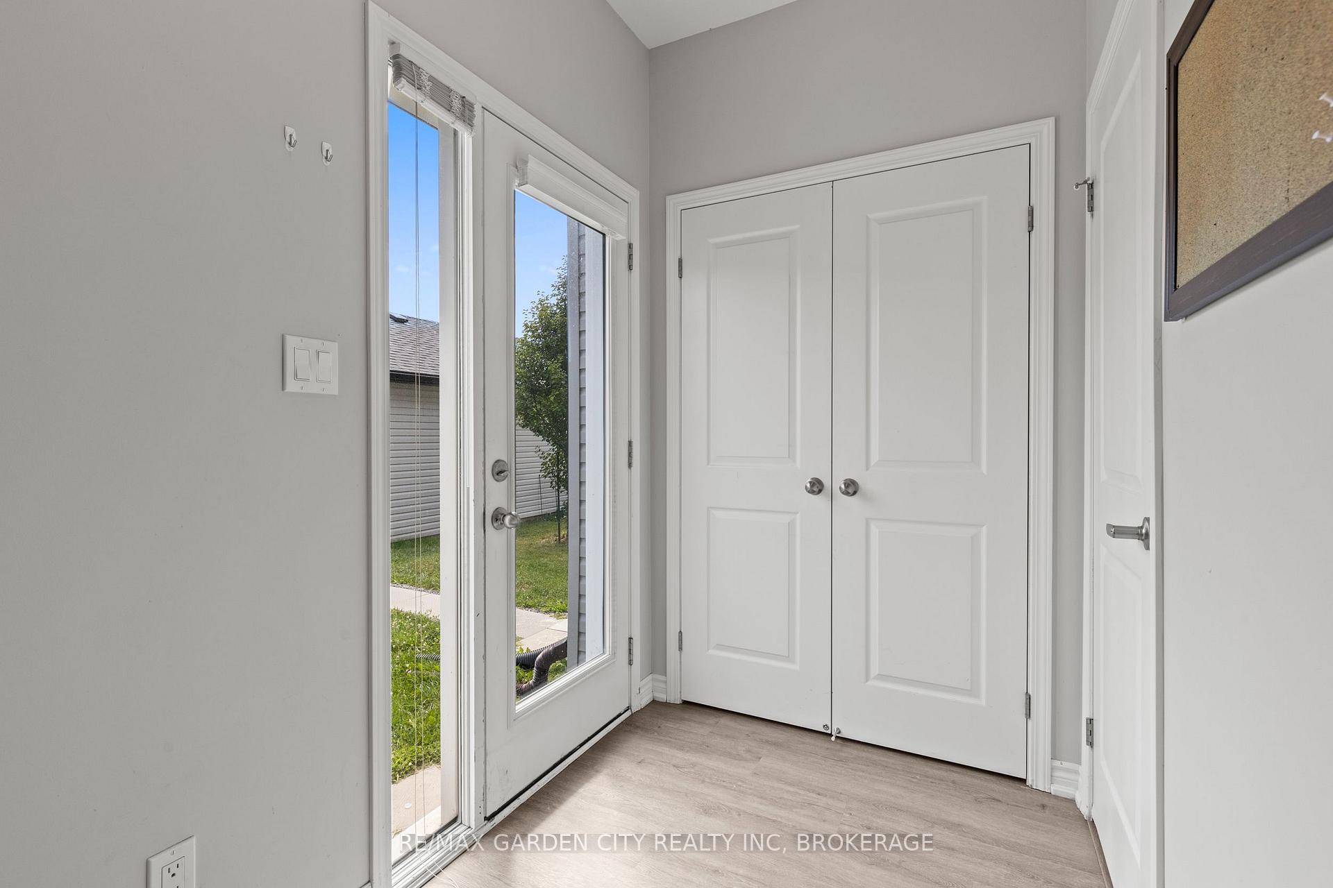 Photo 14 of Unit 8, 182 Broadway Lane, Welland, Broadway — HOMEH