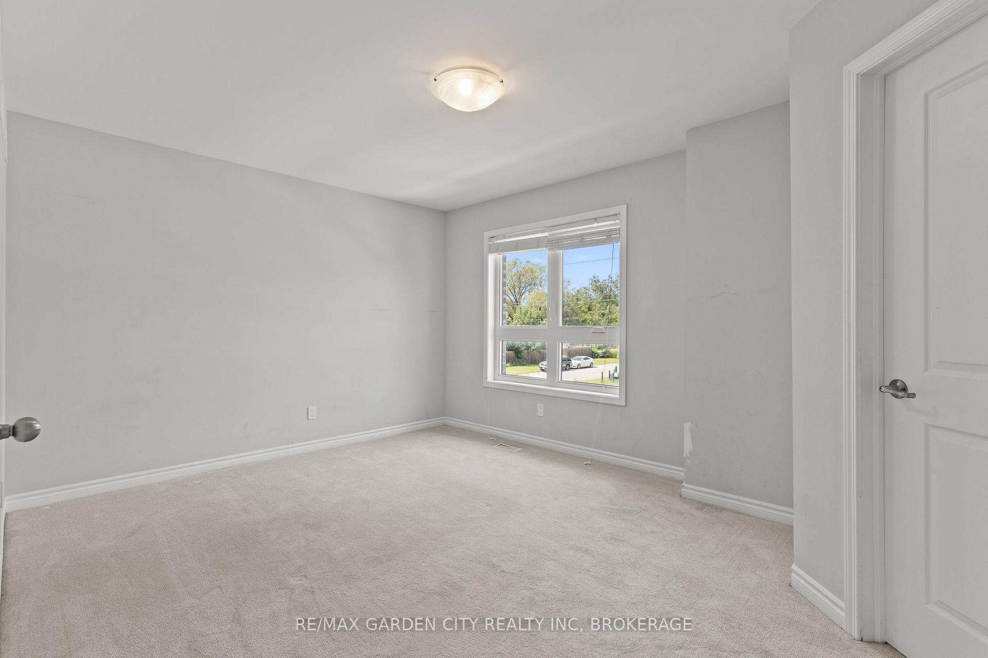 Photo 16 of Unit 8, 182 Broadway Lane, Welland, Broadway — HOMEH