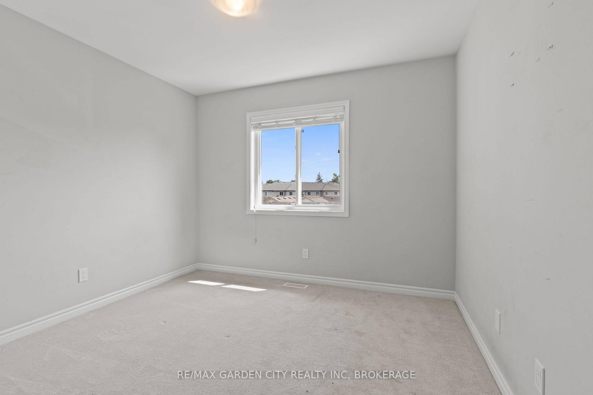 Photo 20 of Unit 8, 182 Broadway Lane, Welland, Broadway — HOMEH