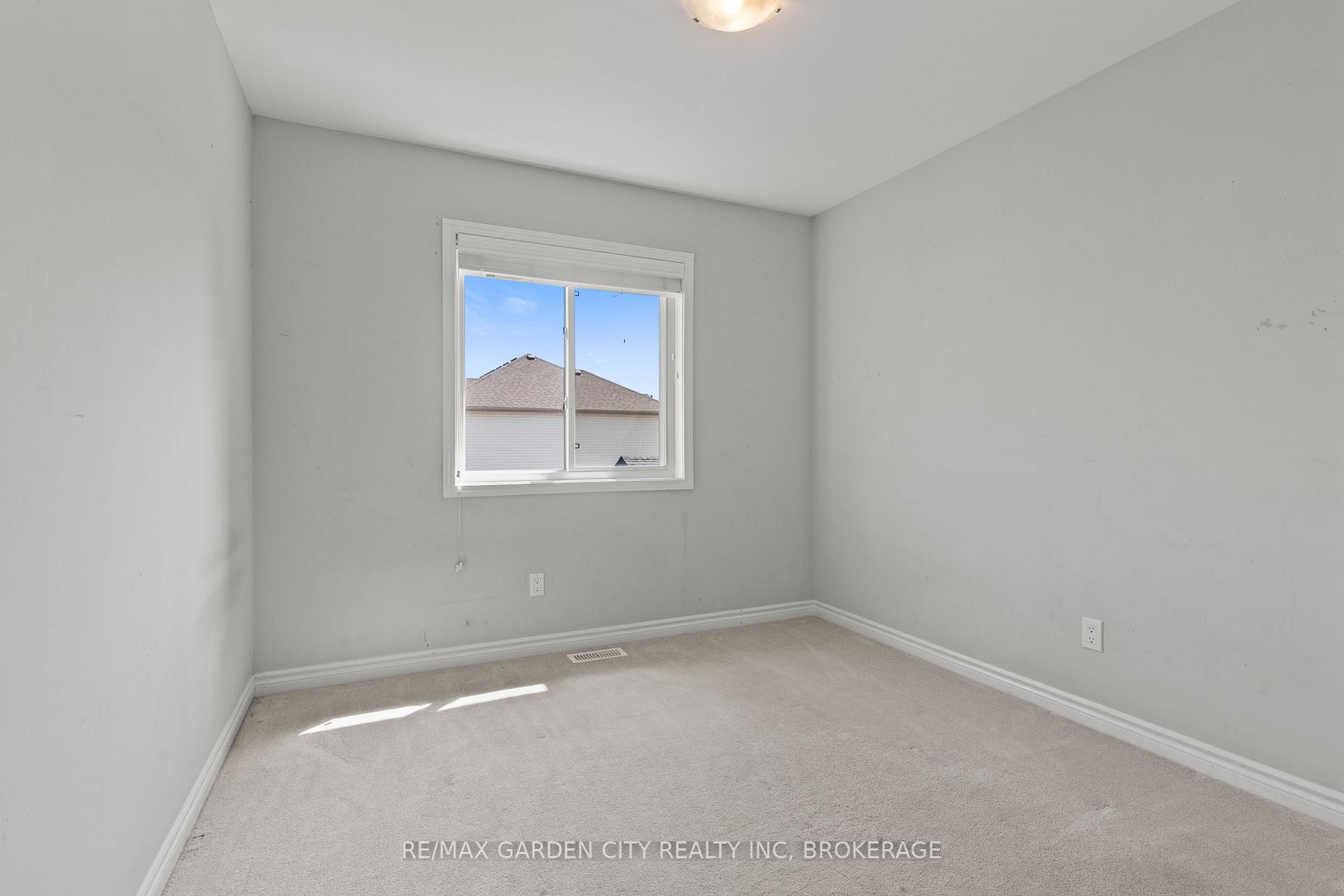 Photo 22 of Unit 8, 182 Broadway Lane, Welland, Broadway — HOMEH
