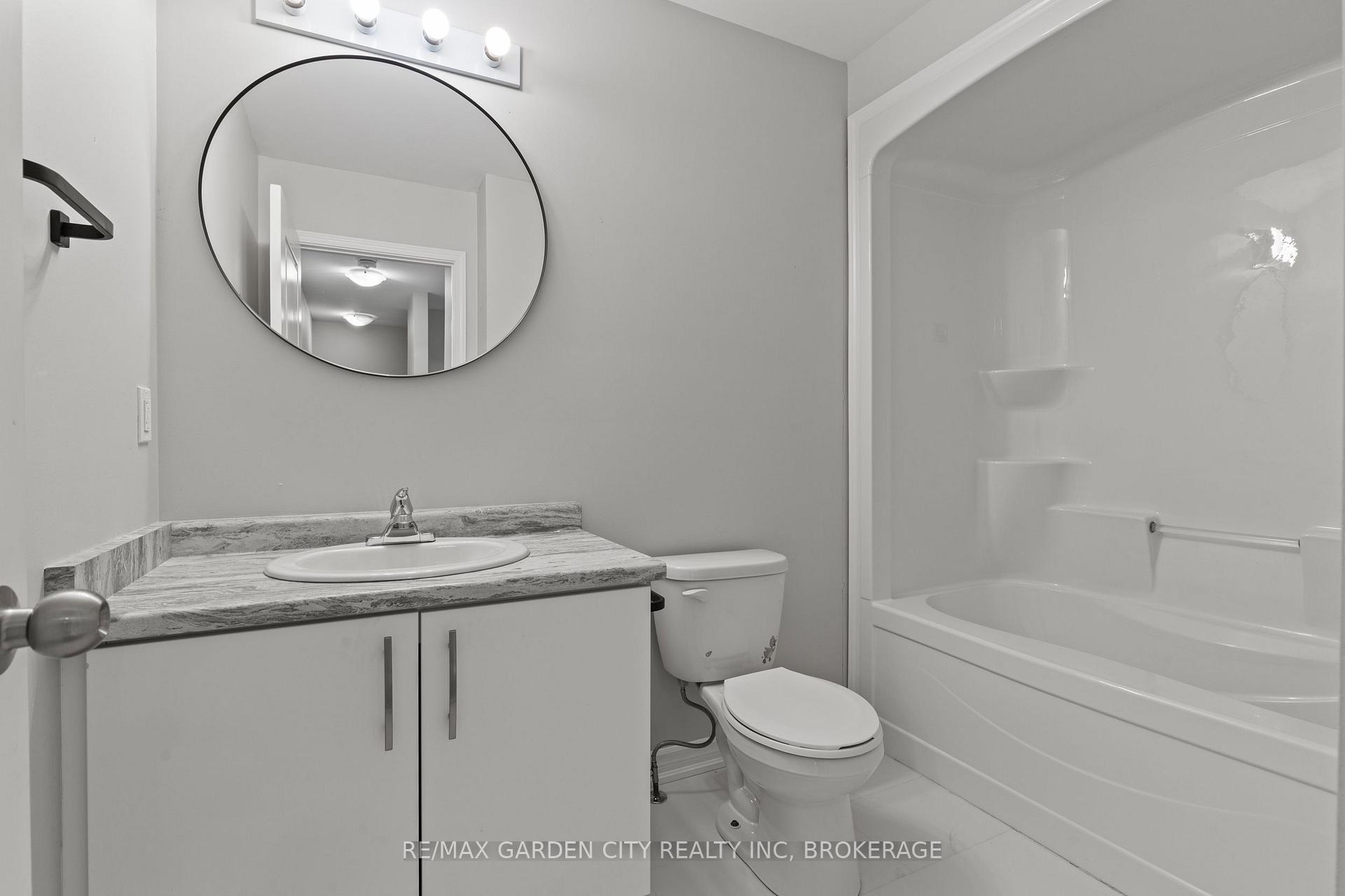 Photo 24 of Unit 8, 182 Broadway Lane, Welland, Broadway — HOMEH