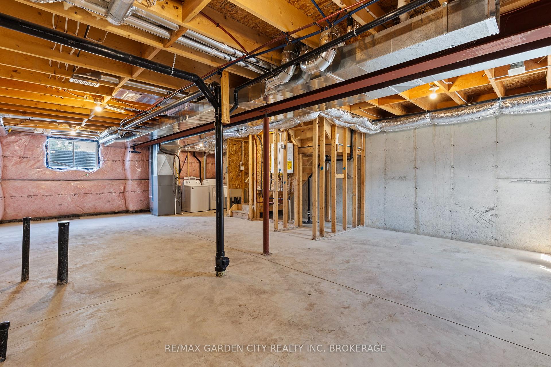 Photo 25 of Unit 8, 182 Broadway Lane, Welland, Broadway — HOMEH