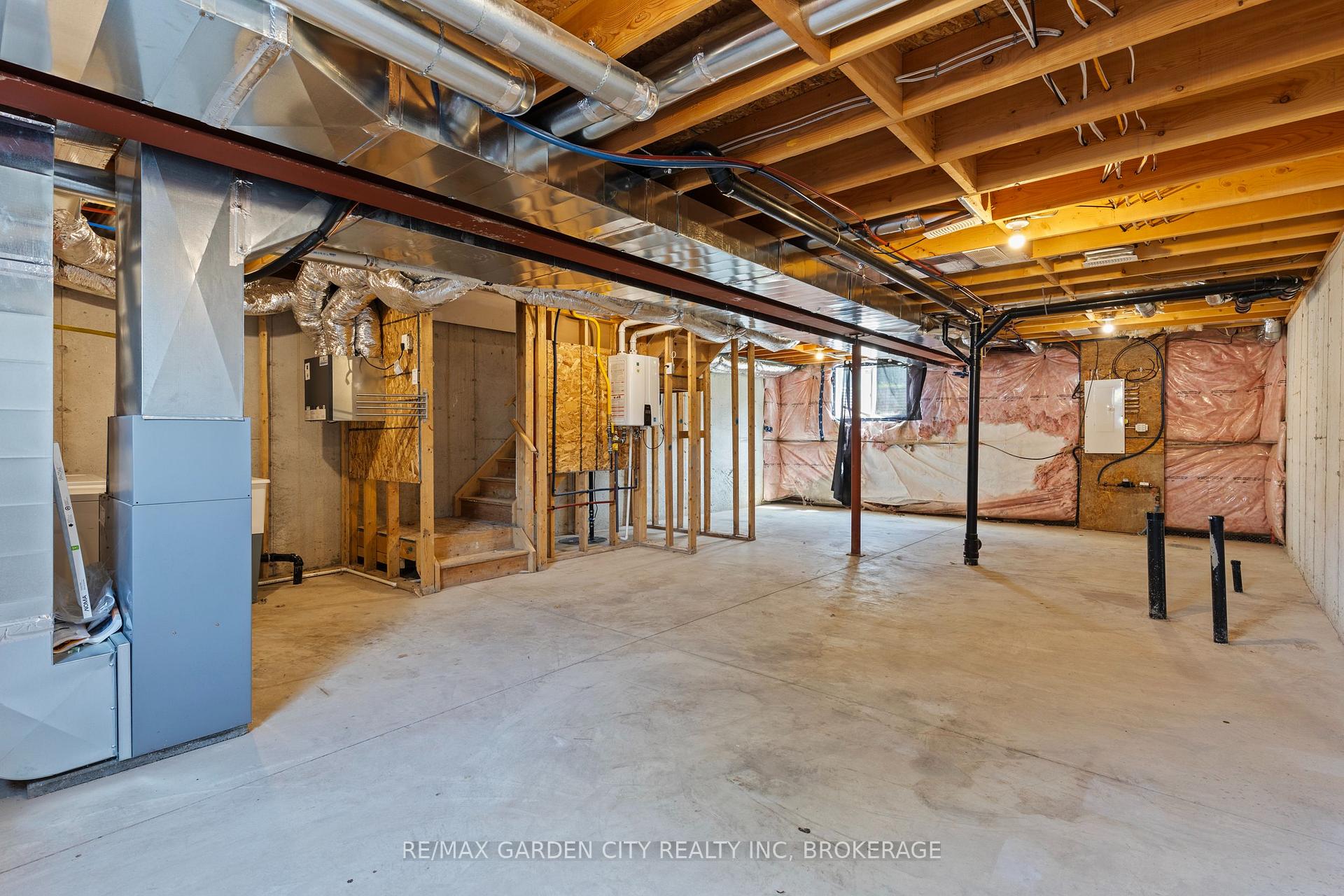 Photo 28 of Unit 8, 182 Broadway Lane, Welland, Broadway — HOMEH