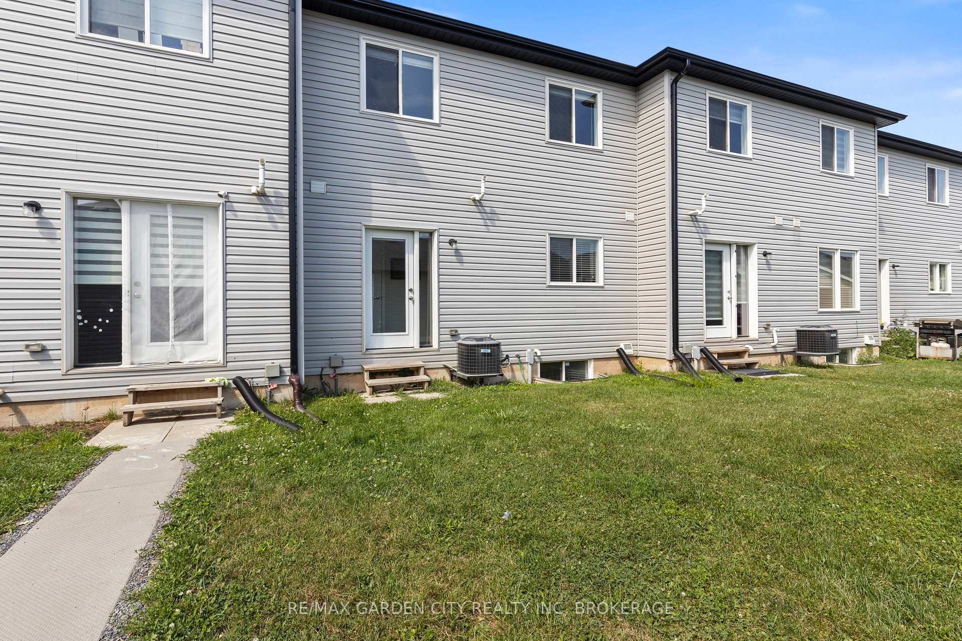 Photo 29 of Unit 8, 182 Broadway Lane, Welland, Broadway — HOMEH
