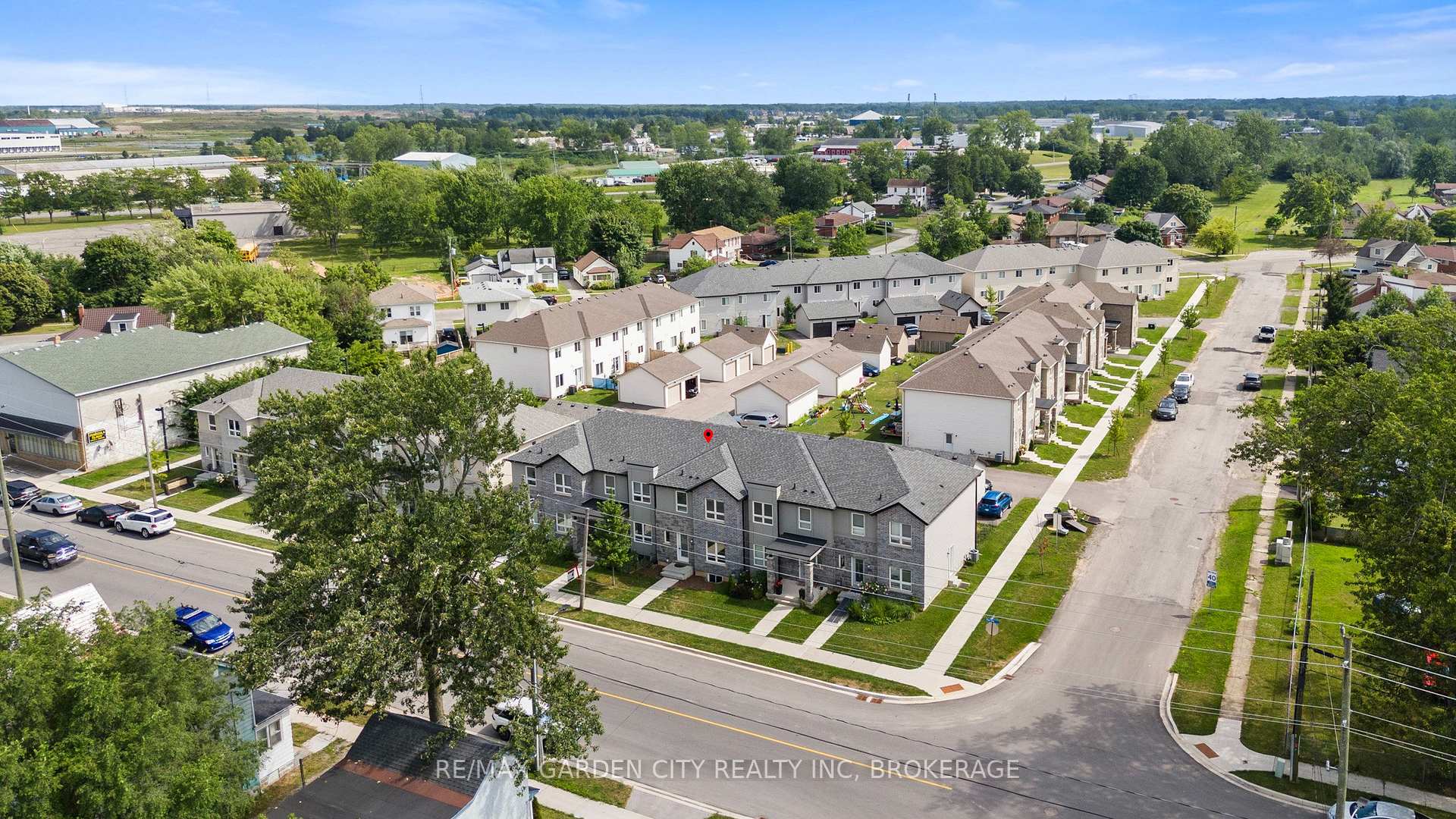 Photo 31 of Unit 8, 182 Broadway Lane, Welland, Broadway — HOMEH