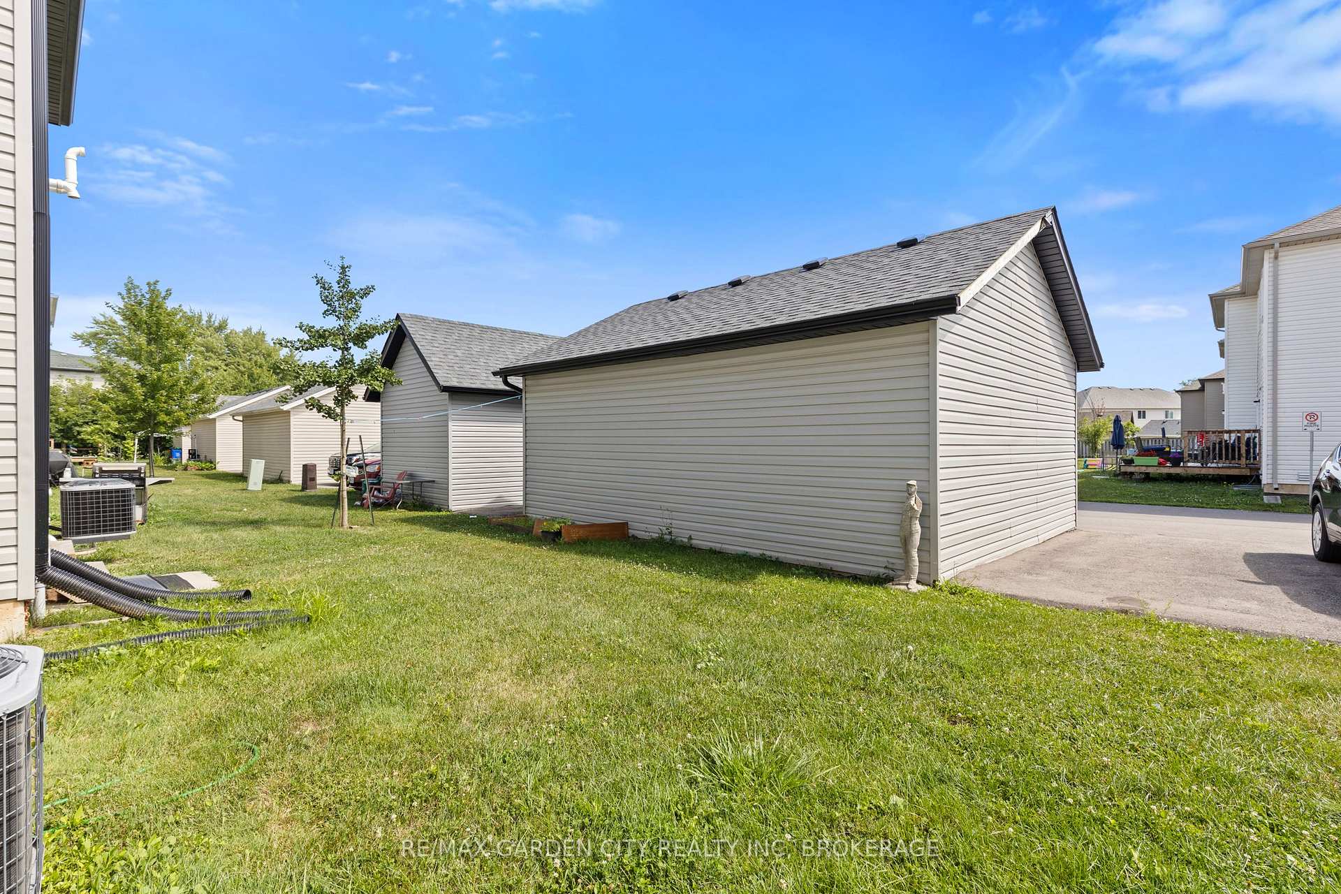 Photo 32 of Unit 8, 182 Broadway Lane, Welland, Broadway — HOMEH