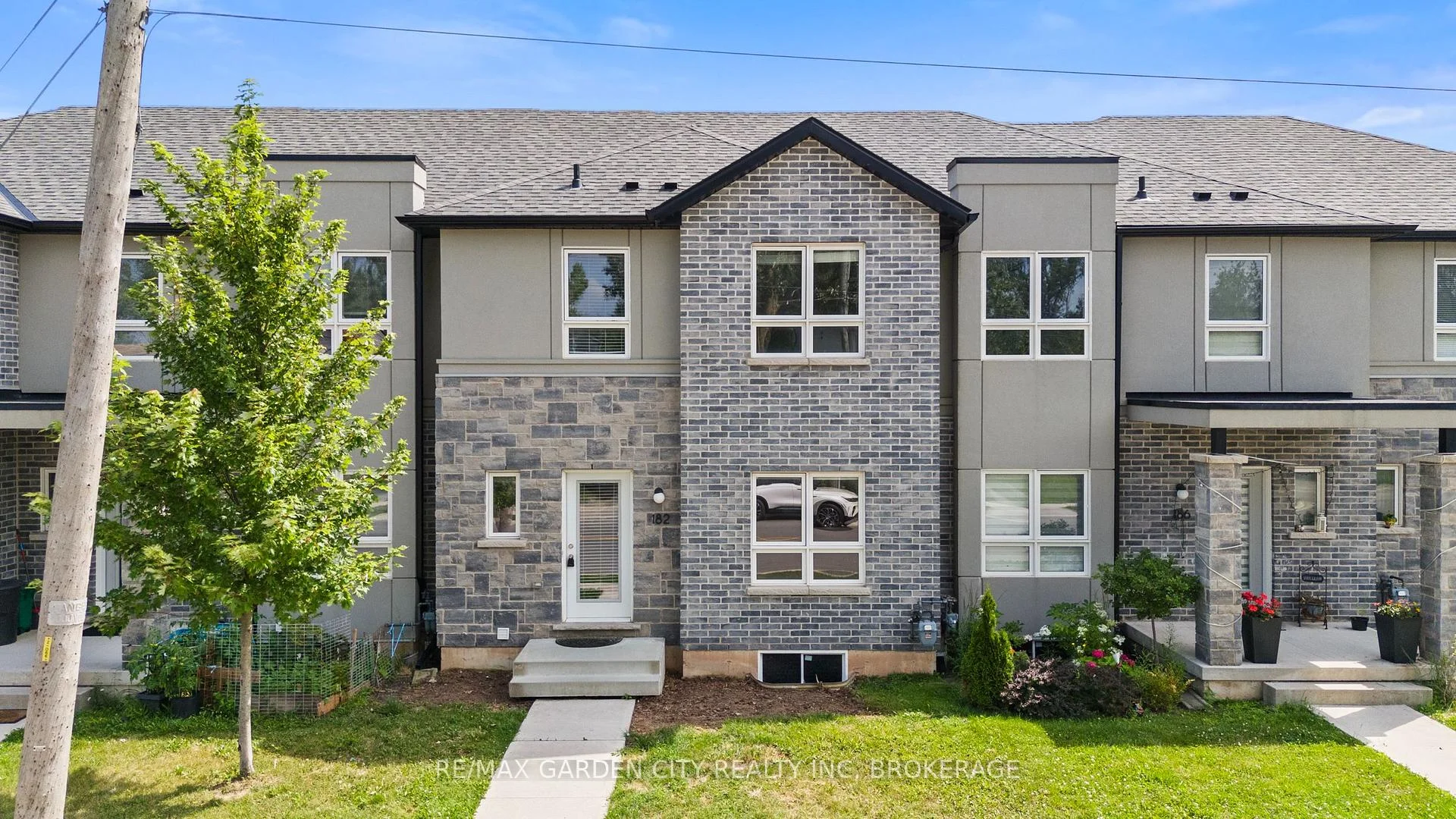 Photo 5 of Unit 8, 182 Broadway Lane, Welland, Broadway — HOMEH