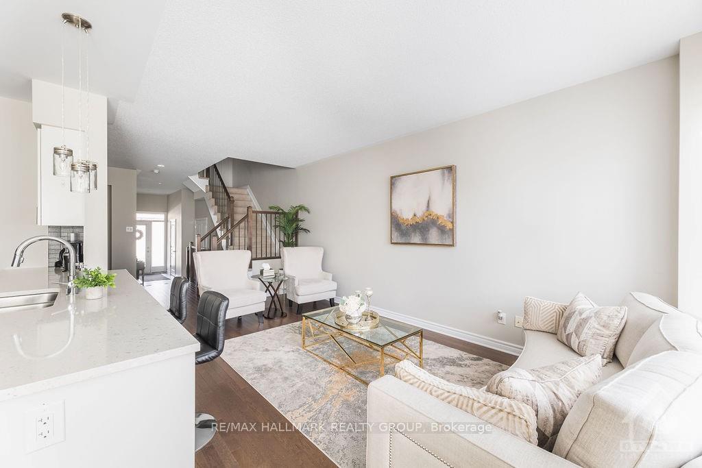 Photo 7 of 277 Livery Street, Ottawa, Kanata - Emerald Meadows/Trailwest — HOMEH