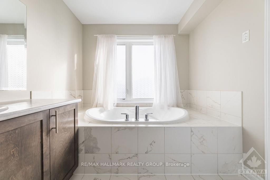 Photo 19 of 277 Livery Street, Ottawa, Kanata - Emerald Meadows/Trailwest — HOMEH