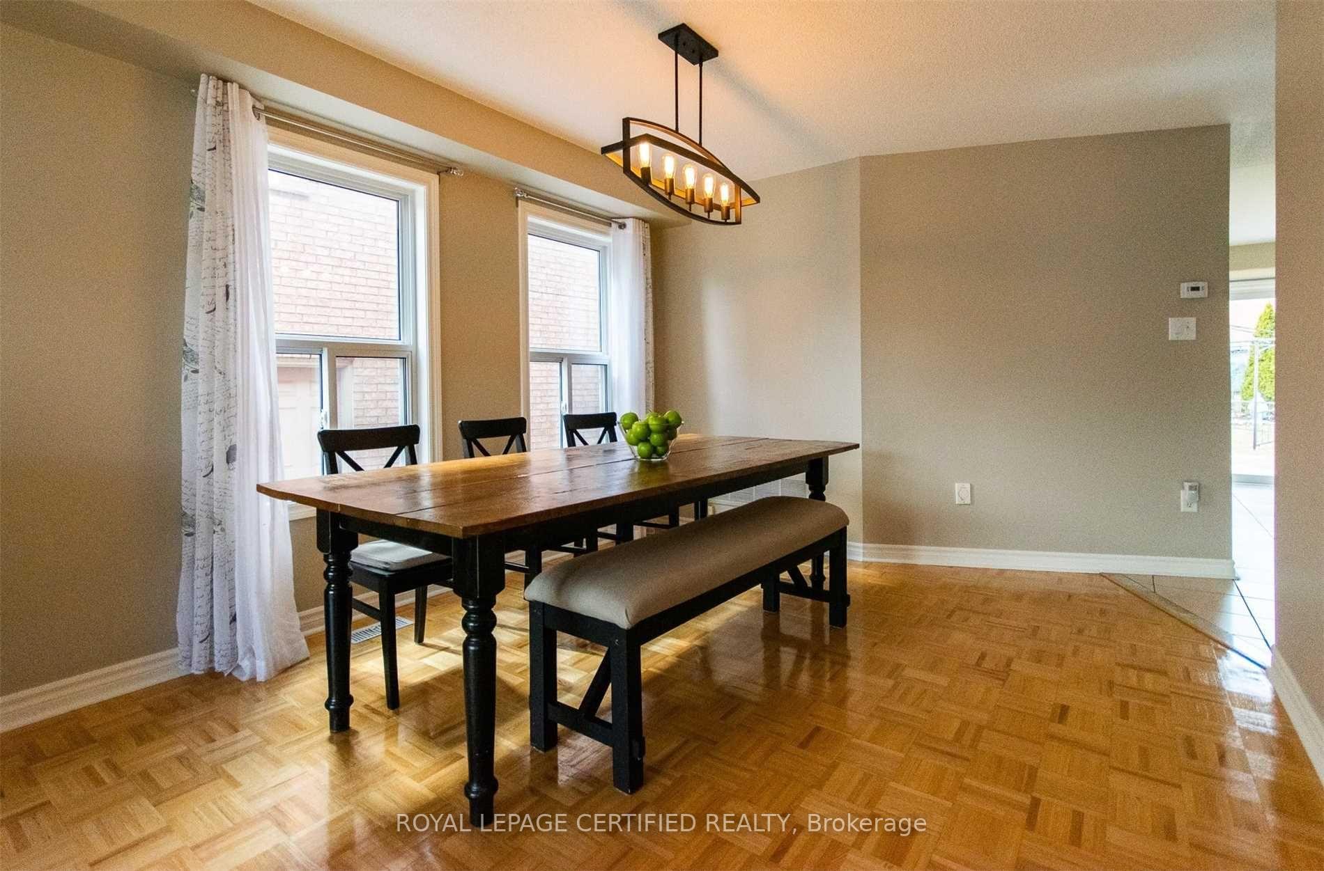 Photo 4 of 33 Winners Circle E, Brampton, Northwest Sandalwood Parkway — HOMEH