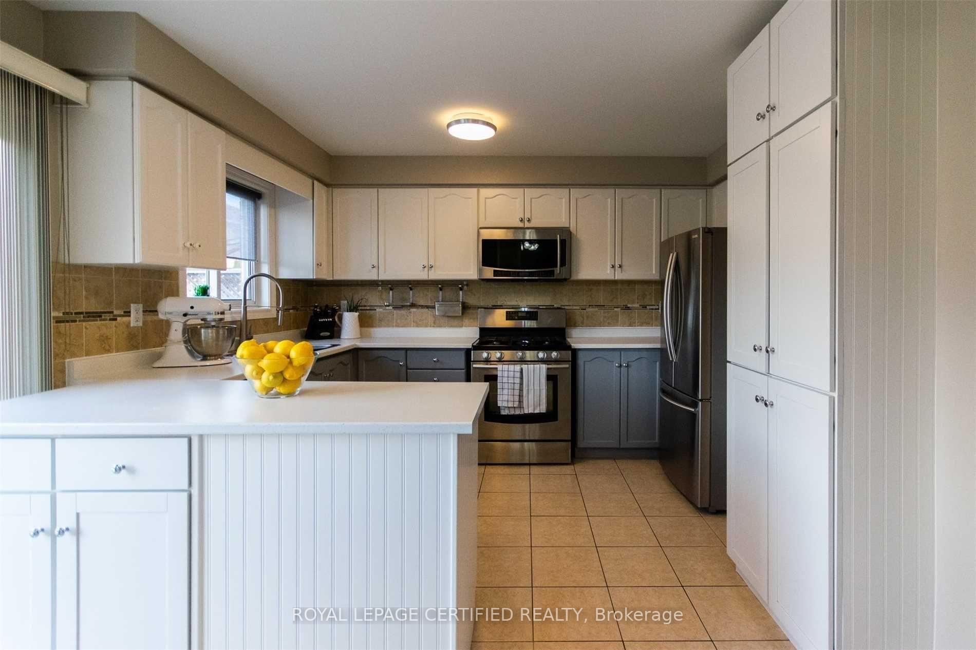 Photo 5 of 33 Winners Circle E, Brampton, Northwest Sandalwood Parkway — HOMEH
