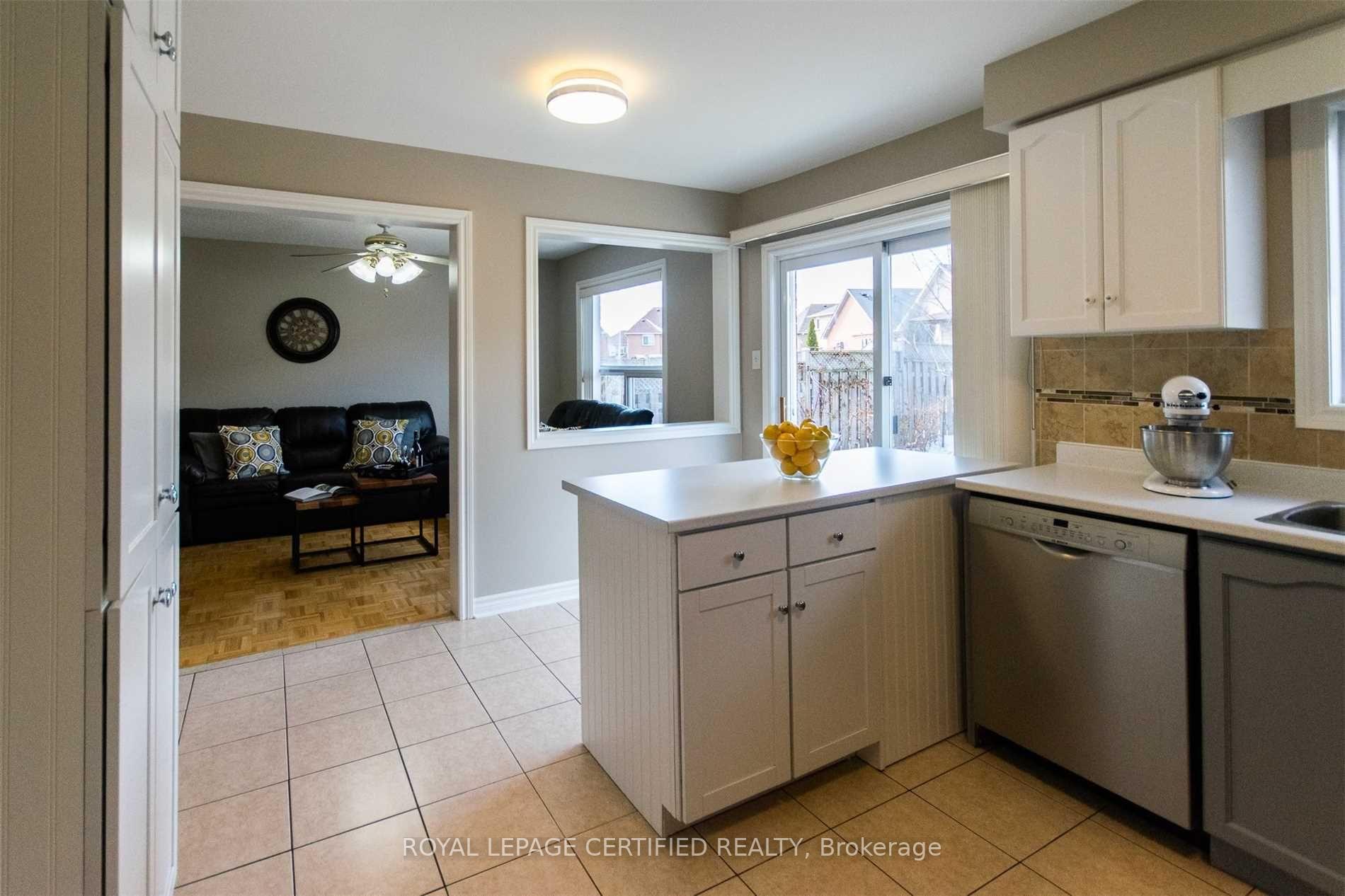 Photo 6 of 33 Winners Circle E, Brampton, Northwest Sandalwood Parkway — HOMEH