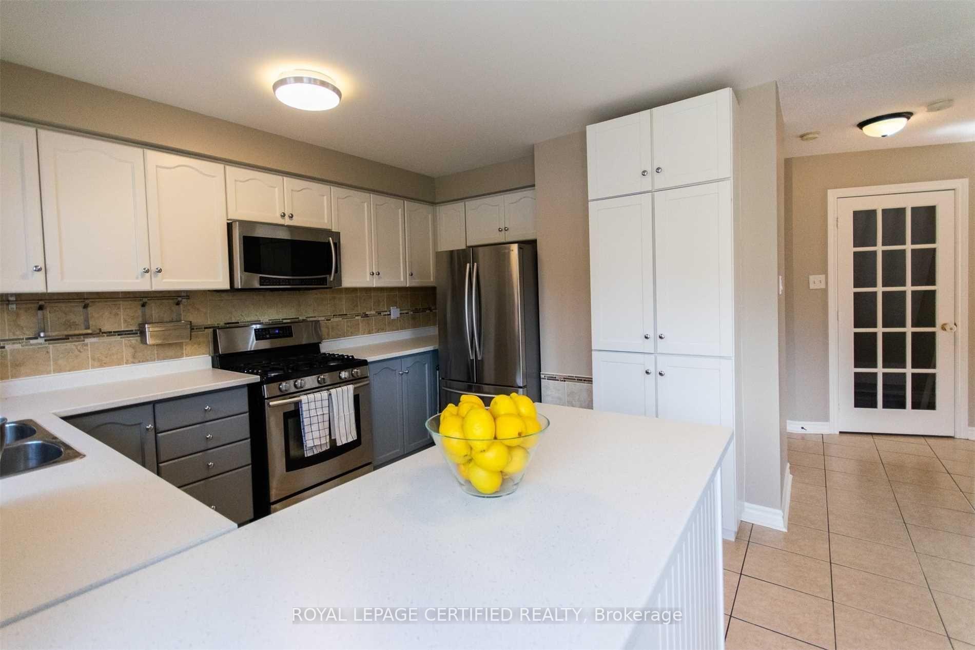 Photo 7 of 33 Winners Circle E, Brampton, Northwest Sandalwood Parkway — HOMEH