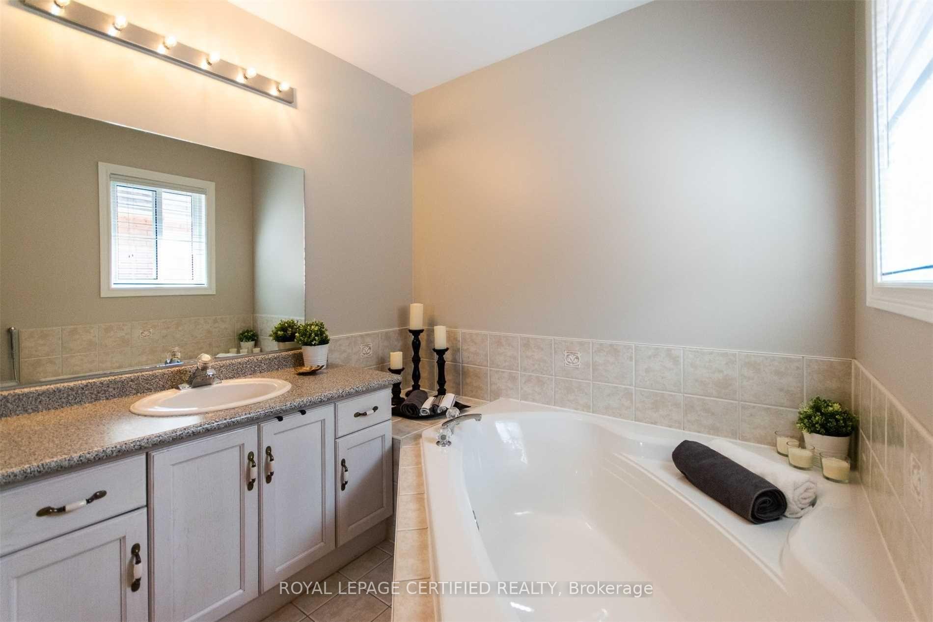 Photo 15 of 33 Winners Circle E, Brampton, Northwest Sandalwood Parkway — HOMEH