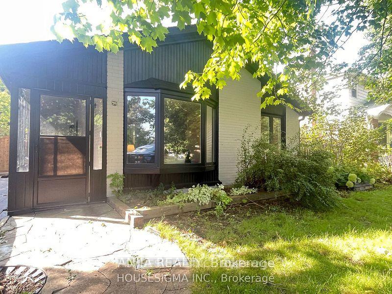 Photo 1 of 46 Seaton Drive W, Aurora, Aurora Highlands — HOMEH