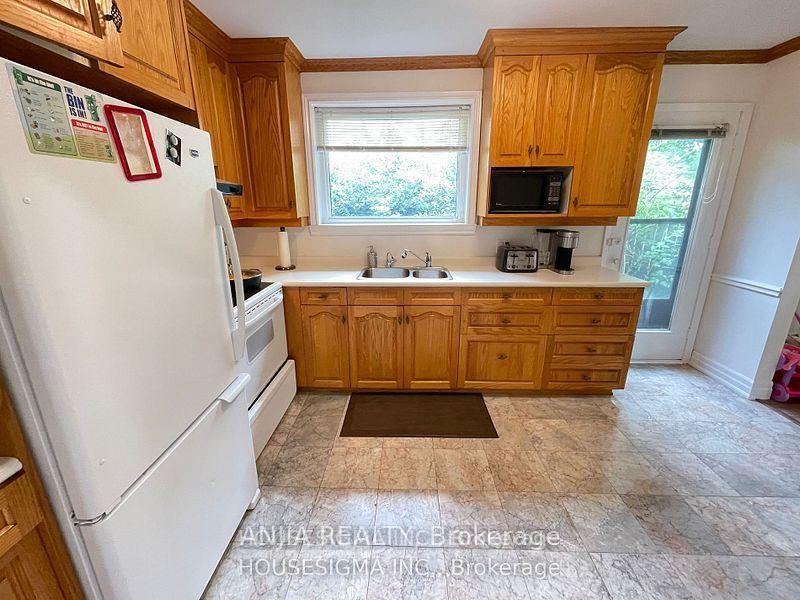 Photo 4 of 46 Seaton Drive W, Aurora, Aurora Highlands — HOMEH