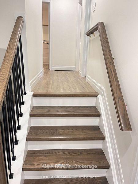 Photo 5 of 46 Seaton Drive W, Aurora, Aurora Highlands — HOMEH