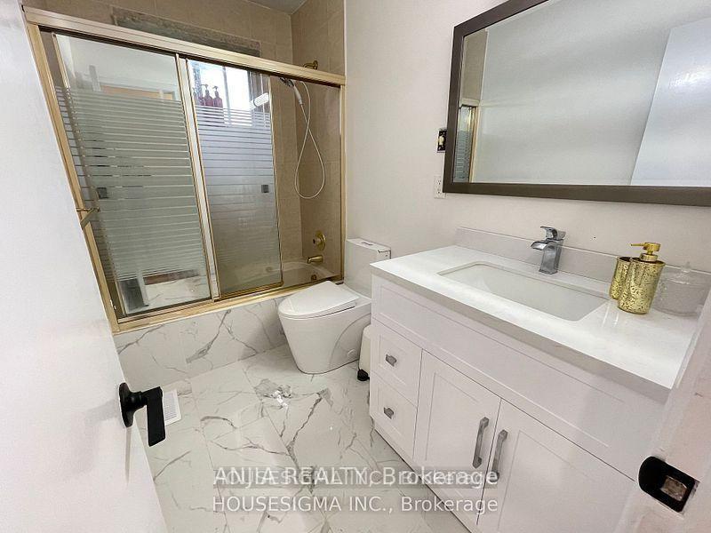 Photo 10 of 46 Seaton Drive W, Aurora, Aurora Highlands — HOMEH