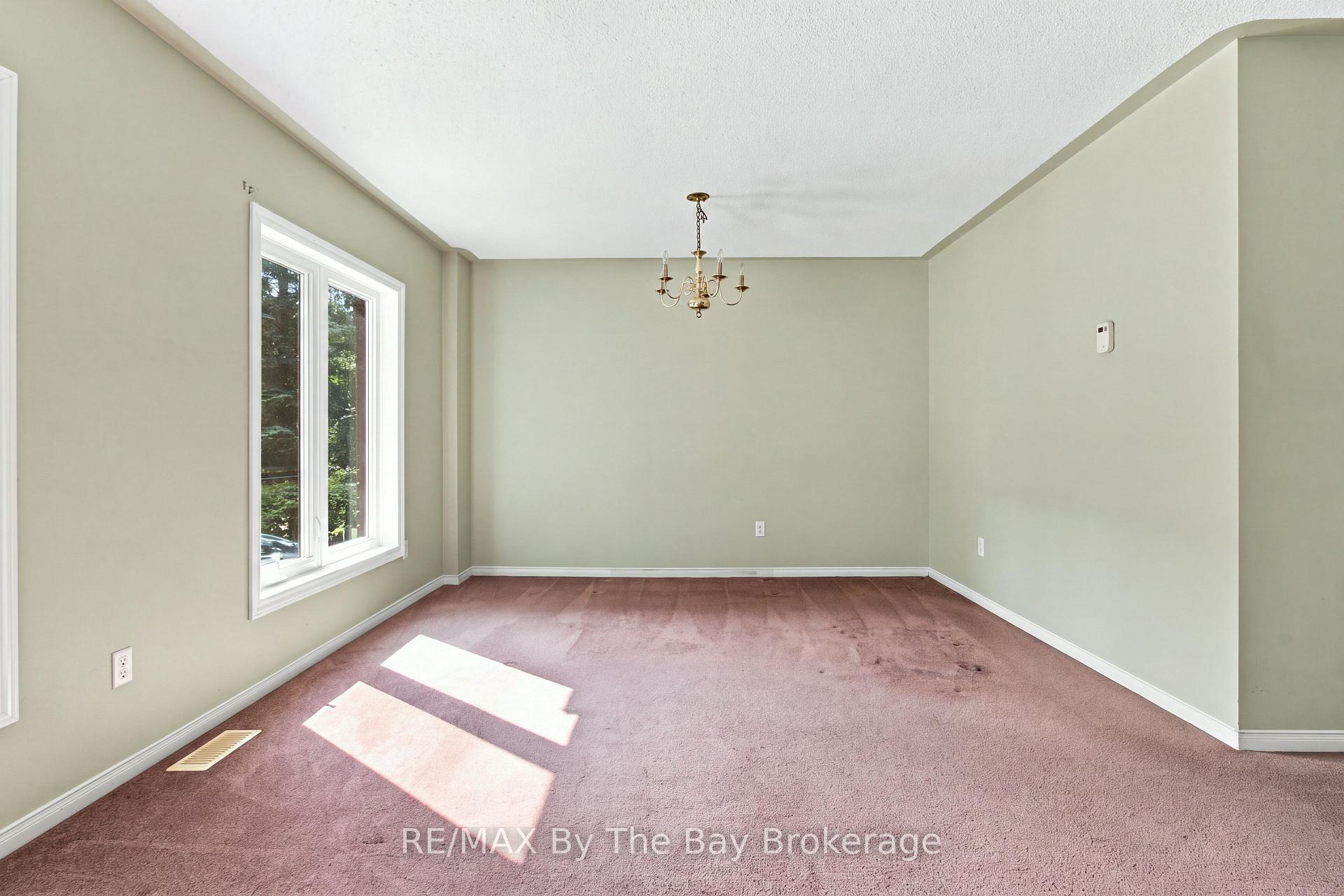 Photo 2 of 36 Harbour Crescent, Wasaga Beach — HOMEH