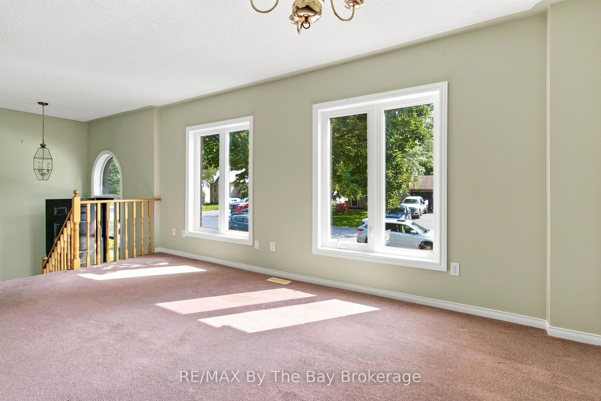 Photo 4 of 36 Harbour Crescent, Wasaga Beach — HOMEH