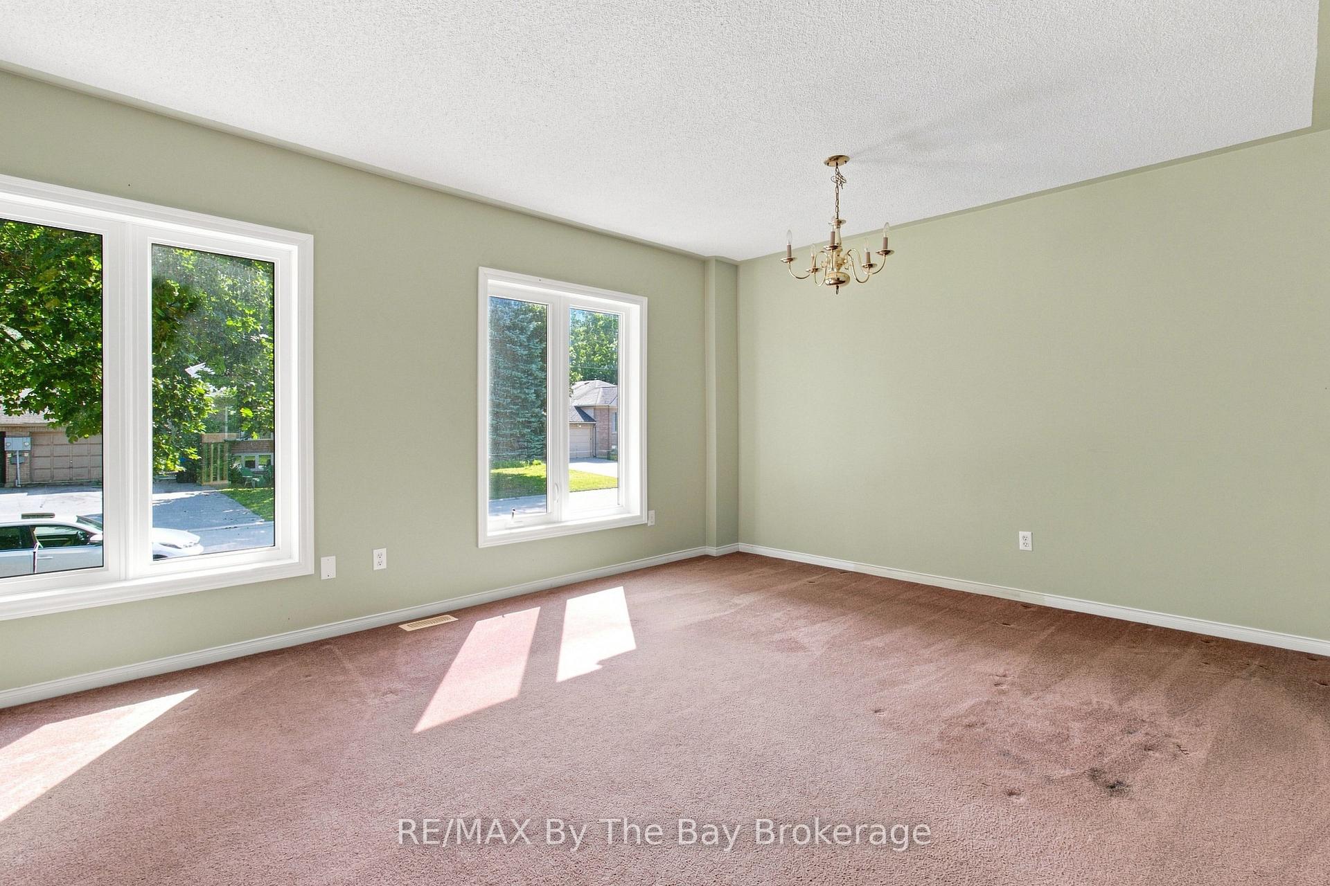 Photo 5 of 36 Harbour Crescent, Wasaga Beach — HOMEH