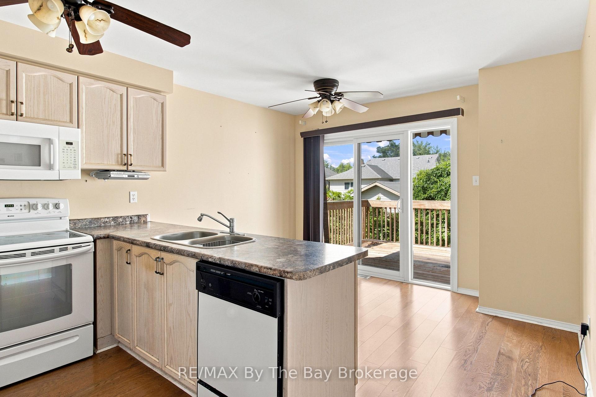 Photo 7 of 36 Harbour Crescent, Wasaga Beach — HOMEH
