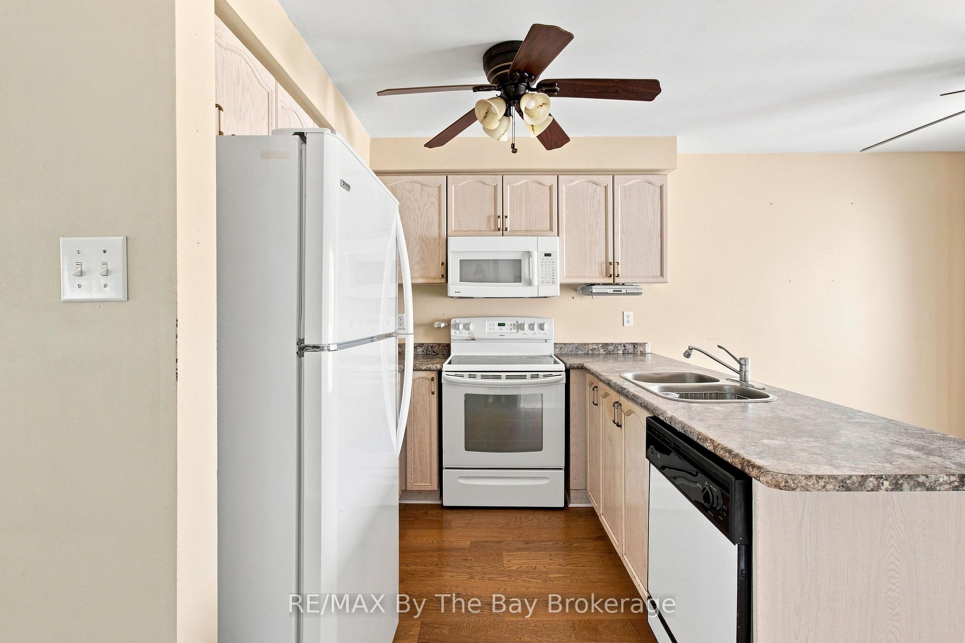 Photo 10 of 36 Harbour Crescent, Wasaga Beach — HOMEH