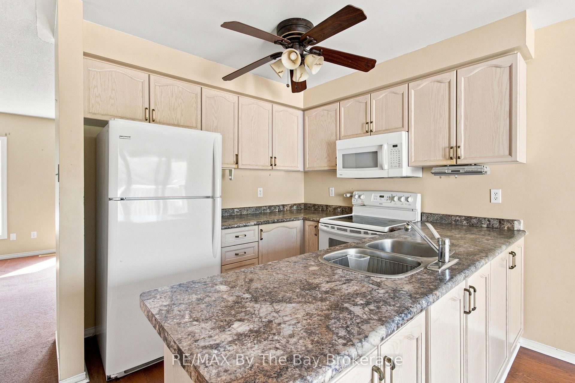 Photo 11 of 36 Harbour Crescent, Wasaga Beach — HOMEH