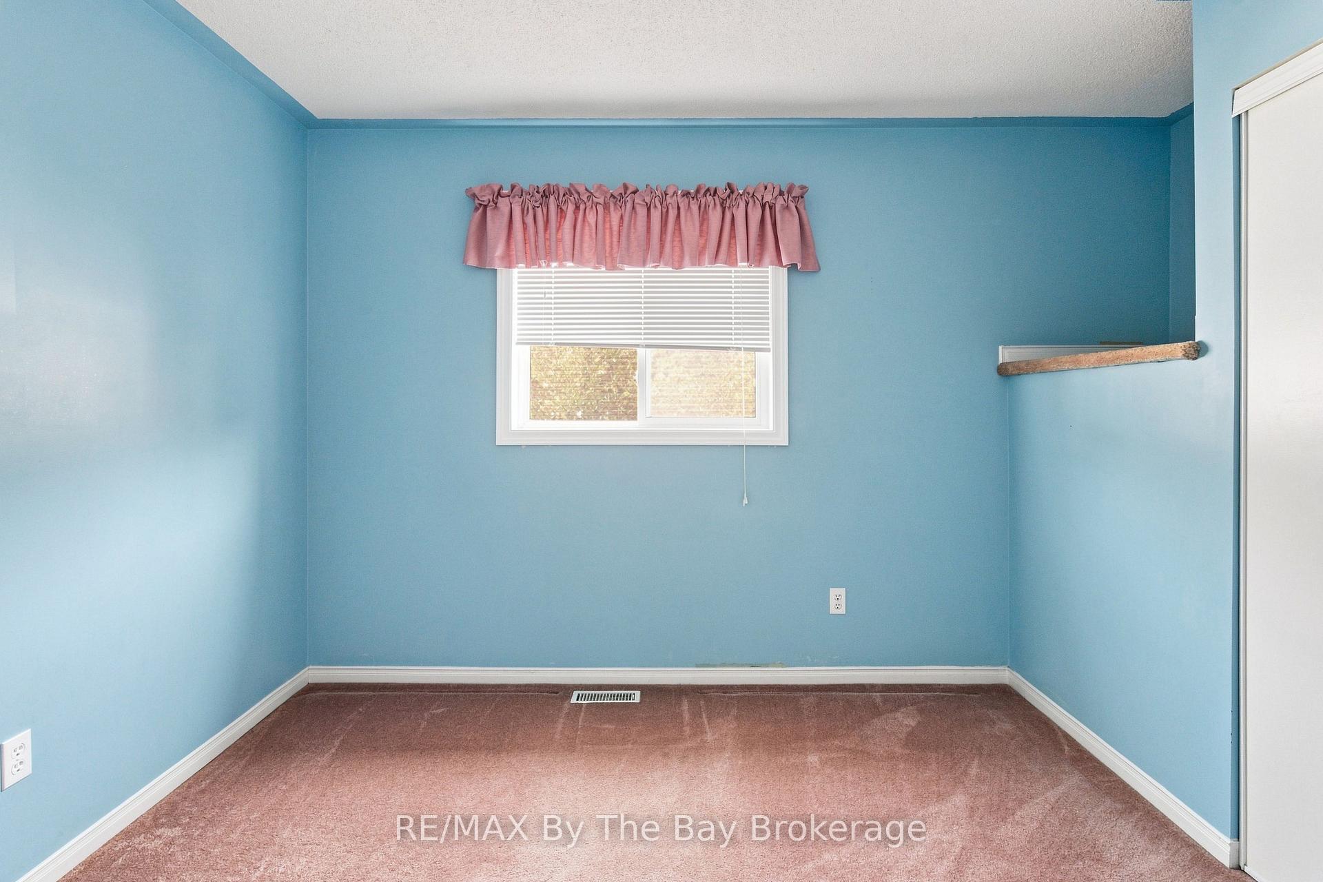 Photo 15 of 36 Harbour Crescent, Wasaga Beach — HOMEH