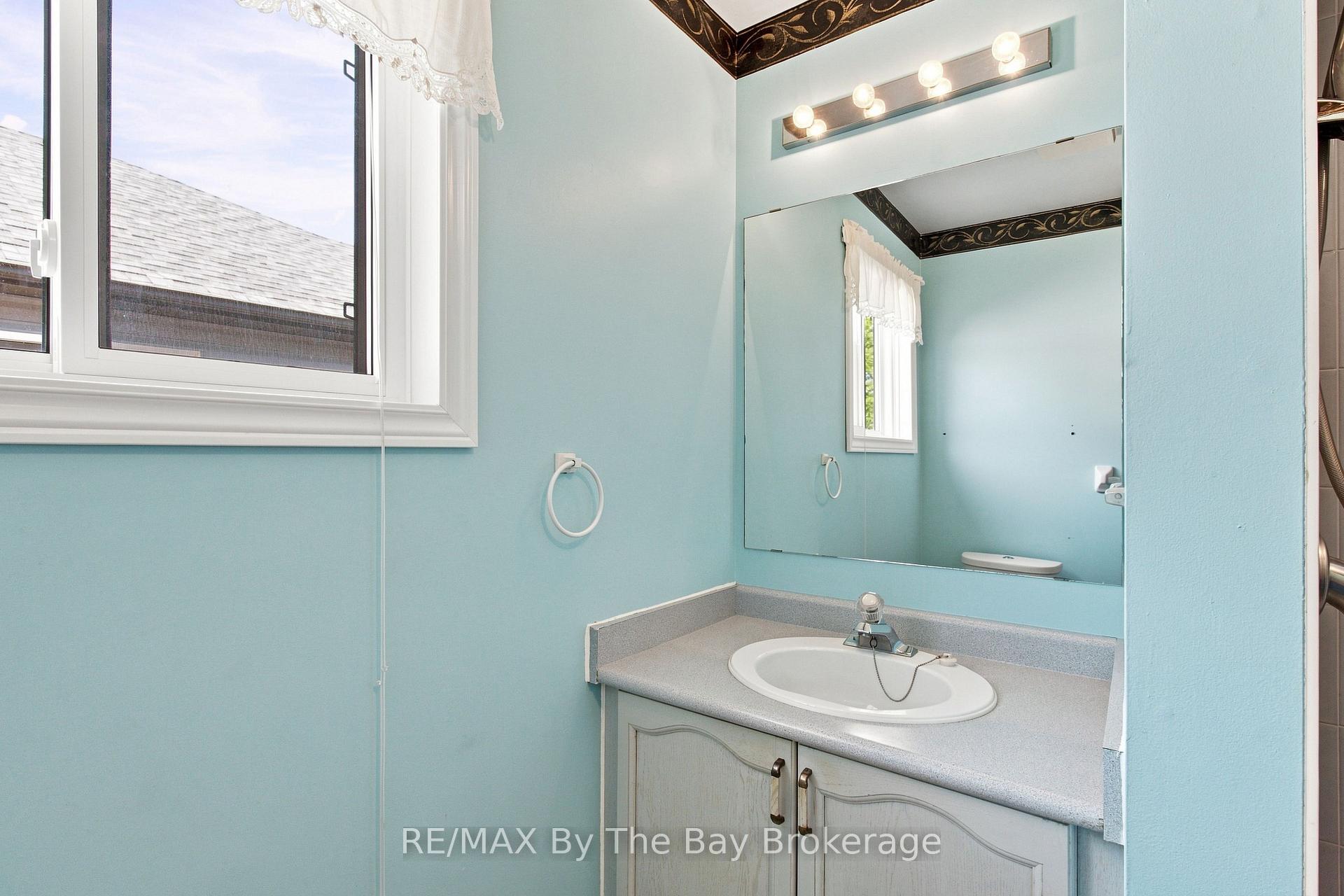 Photo 18 of 36 Harbour Crescent, Wasaga Beach — HOMEH