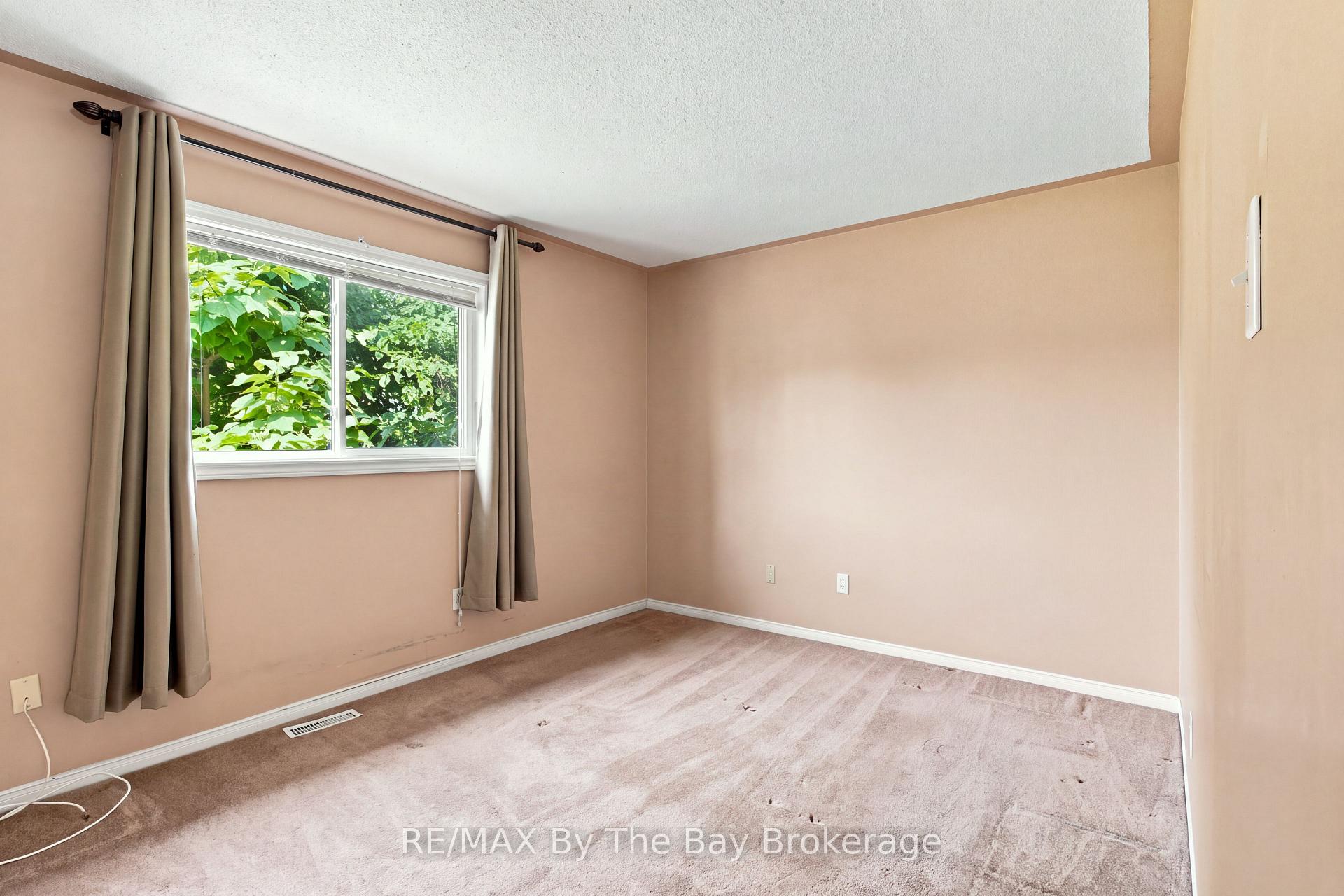 Photo 20 of 36 Harbour Crescent, Wasaga Beach — HOMEH